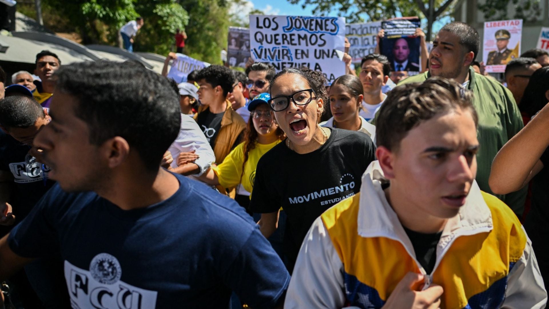Manifestación de jóvenes venezolanos en el Día de la Juventud - Foto. AFP
