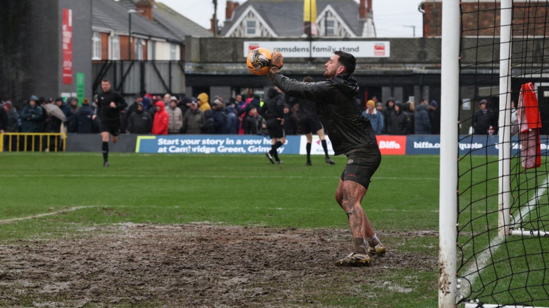 Campo de fútbol afectado en Inglaterra. (AFP)