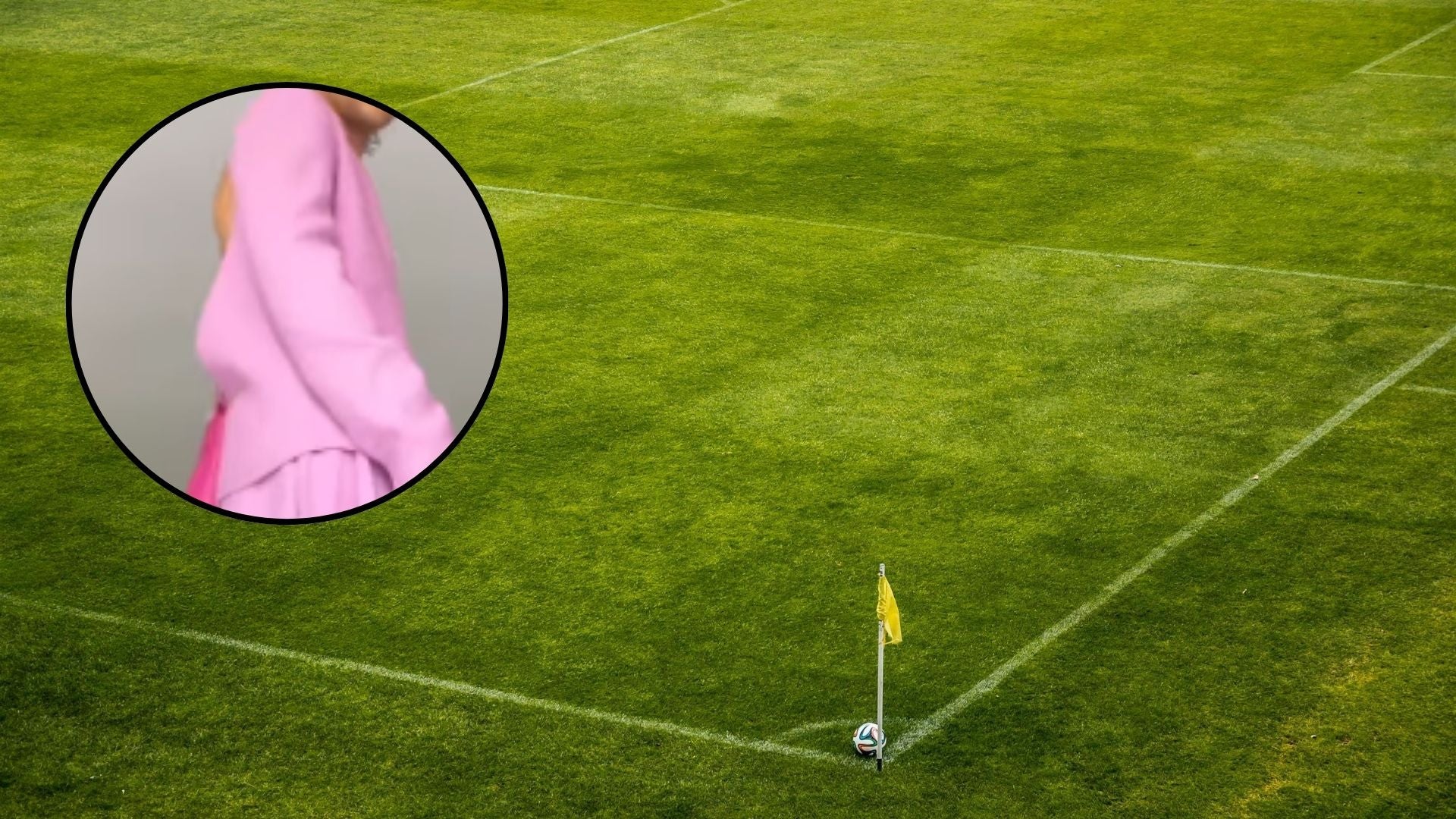 Exfutbolista español / Cancha de fútbol - Fotos: Instagram / Pexels