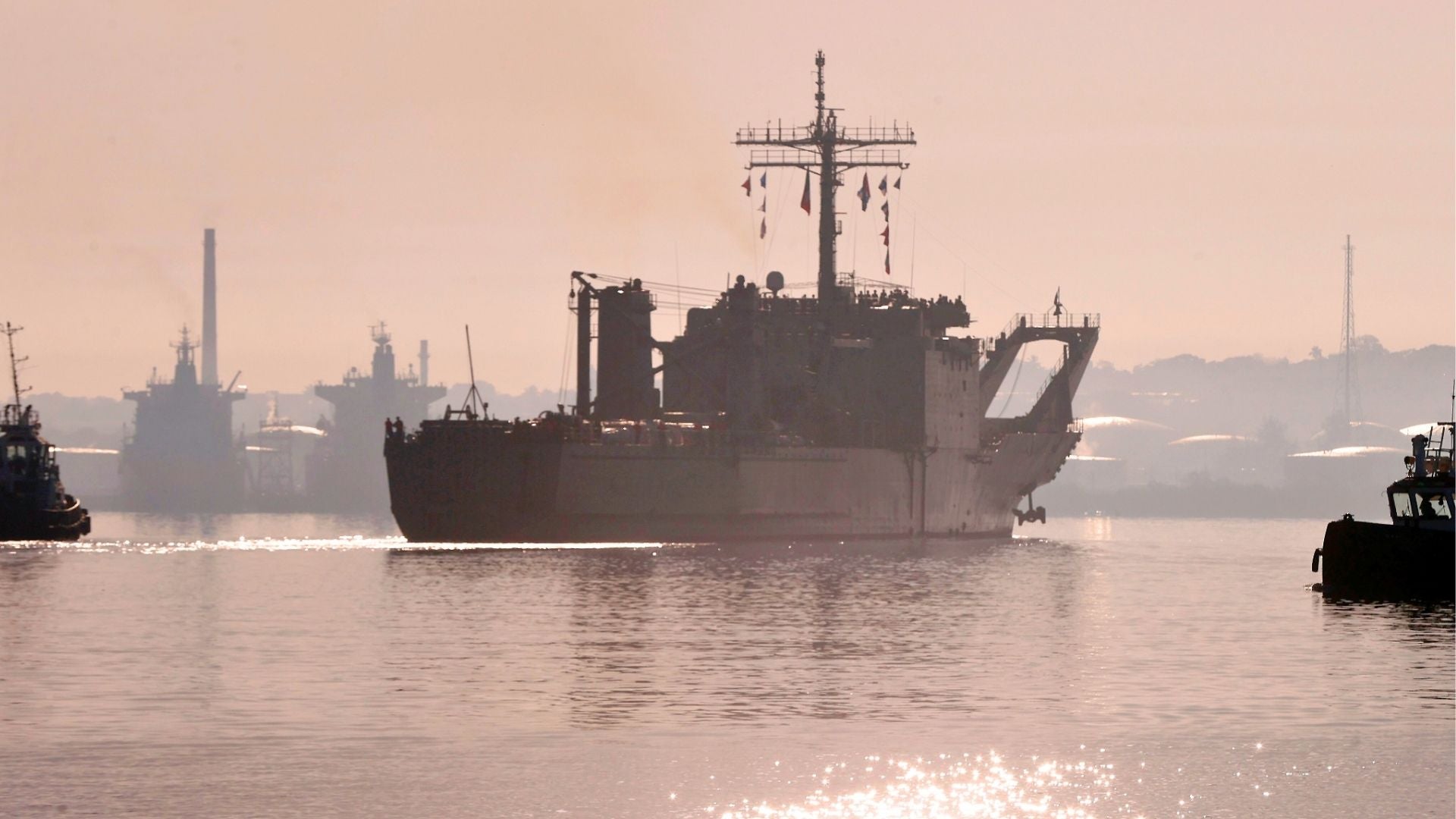 Buque petrolero llega a Cuba - Foto EFE