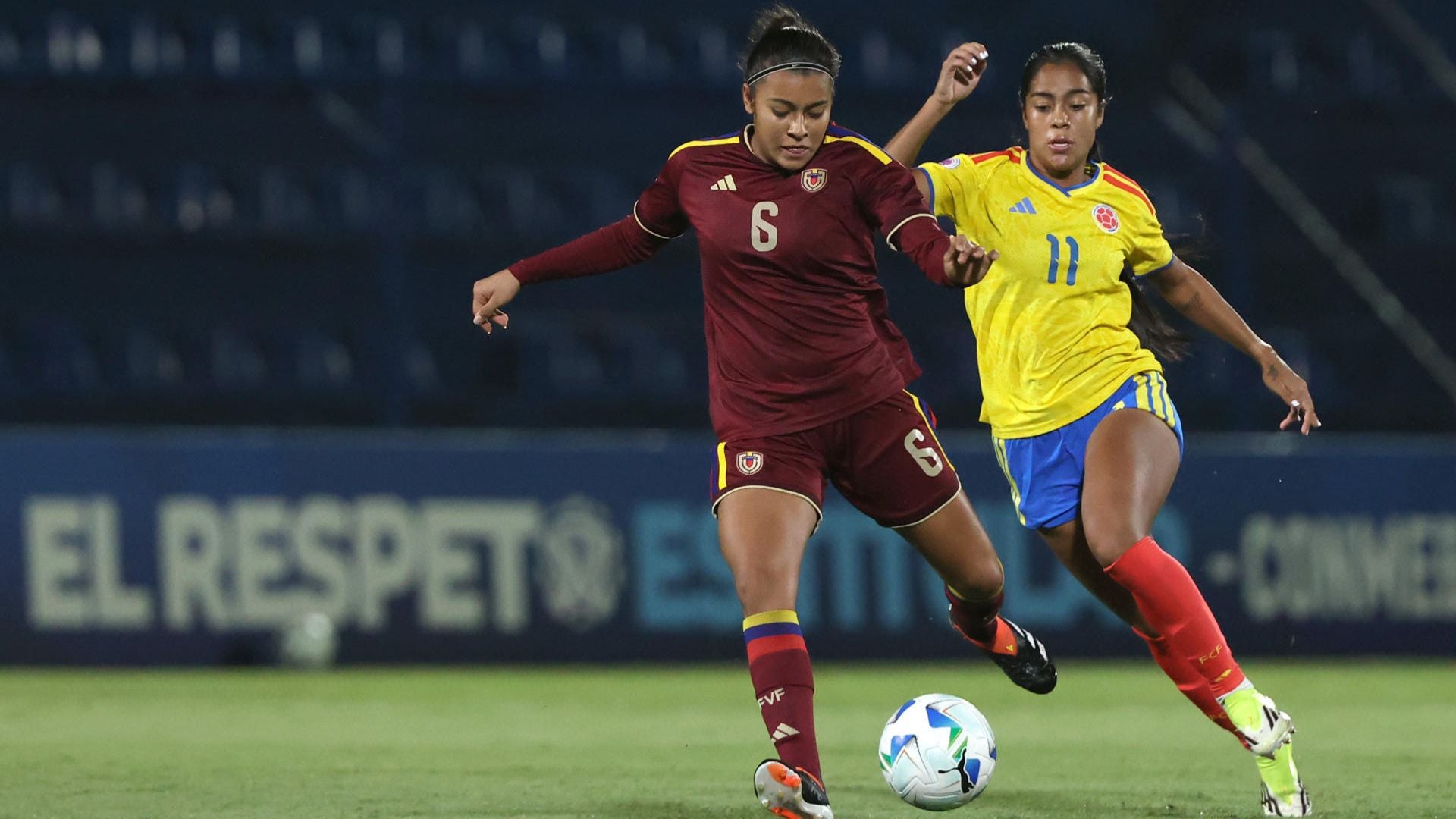 Ariana Cova (Venezuela) y Maithe Lopez (Colombia) en el Sudamericano Fem Sub-20 - Foto: EFE