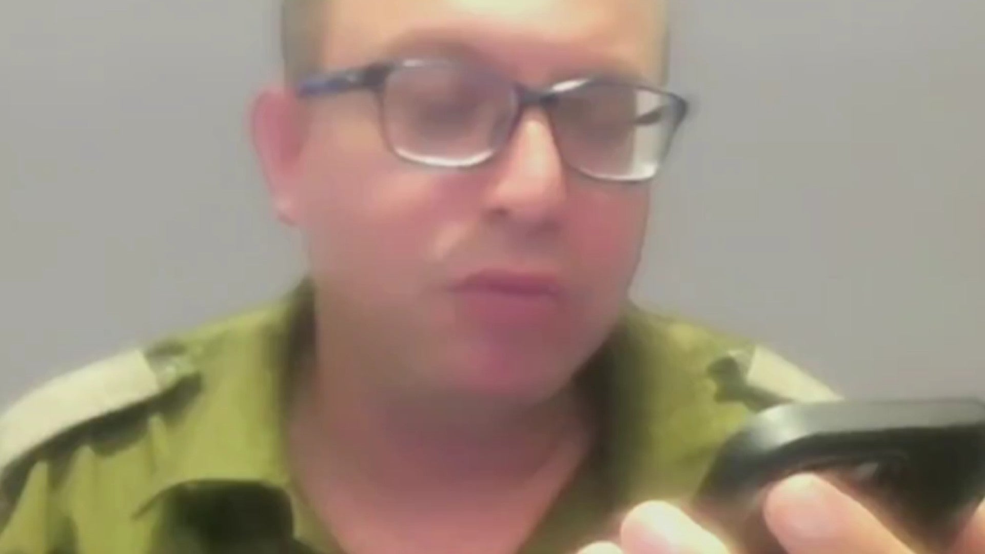 Roni Kaplan contaba en NTN24 detalles sobre la operación conjunta entre Estados Unidos e Israel contra el régimen de Irán cuando recibió el mensaje de alerta / FOTO: captura de pantalla