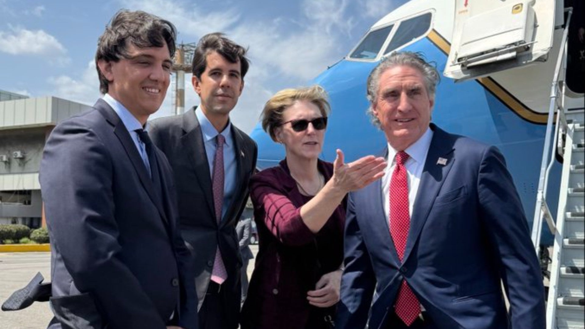 Llegada de Doug Burgum, secretario del Interior de EE. UU. a Caracas - Foto: embajada de EE.UU. en Venezuela