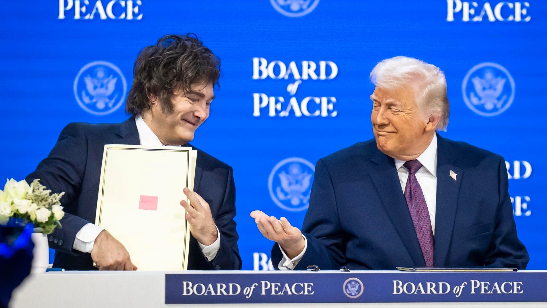 Javier Milei, presidente de Argentina, y Donald Trump, presidente de EE. UU. - Foto: EFE