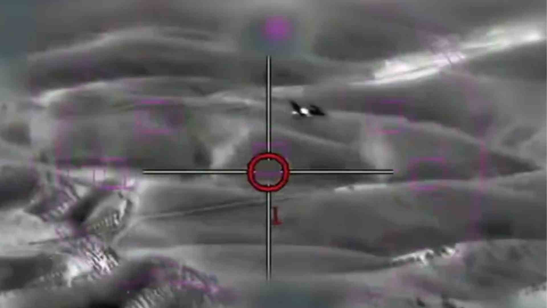 Ataque de avión de combate de Israel contra caza del régimen iraní - Captura de video