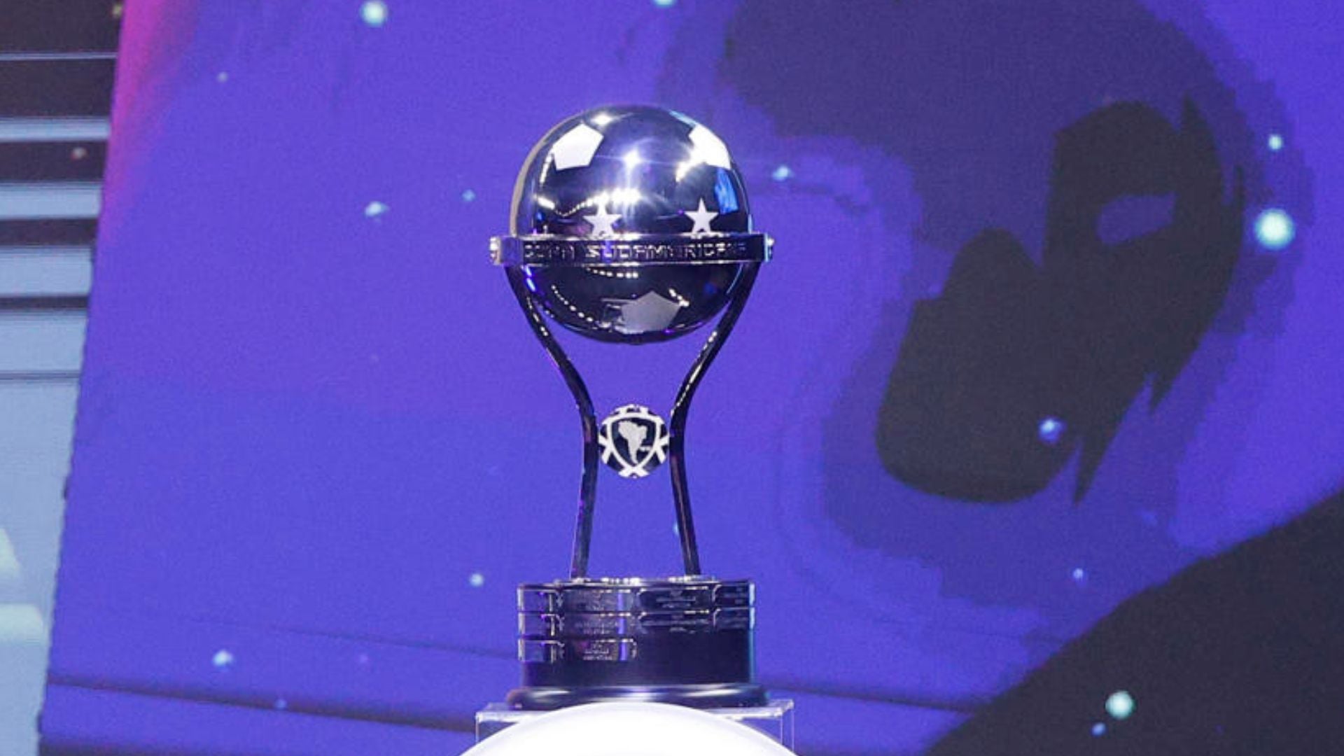Trofeo Copa Sudamericana - Foto: EFE