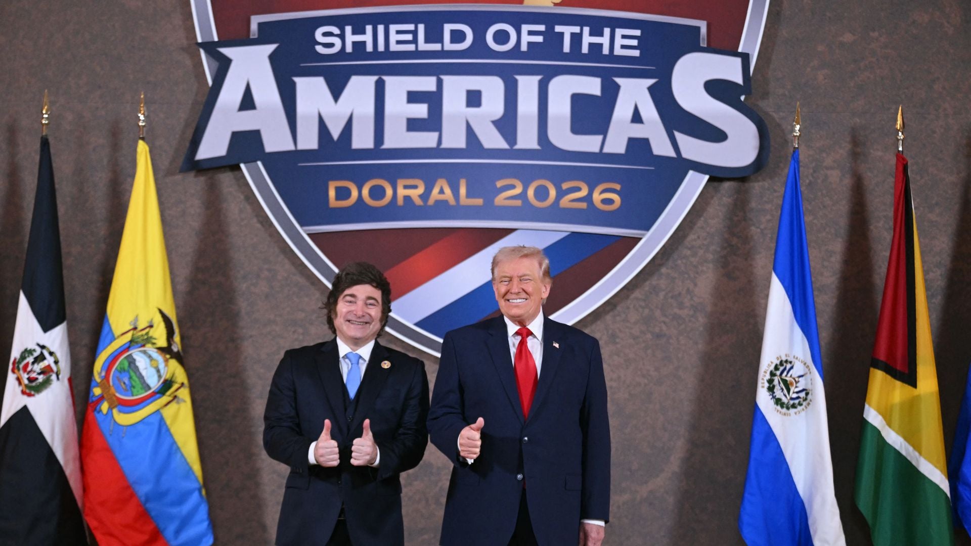 Donald Trump y Javier Milei en cumbre Escudo de las Américas - Foto AFP