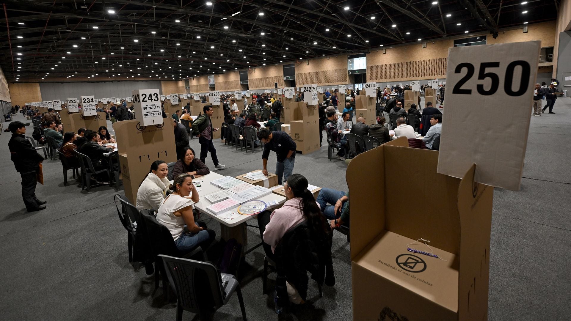 Puesto de votación en Bogotá, Colombia - Foto AFP