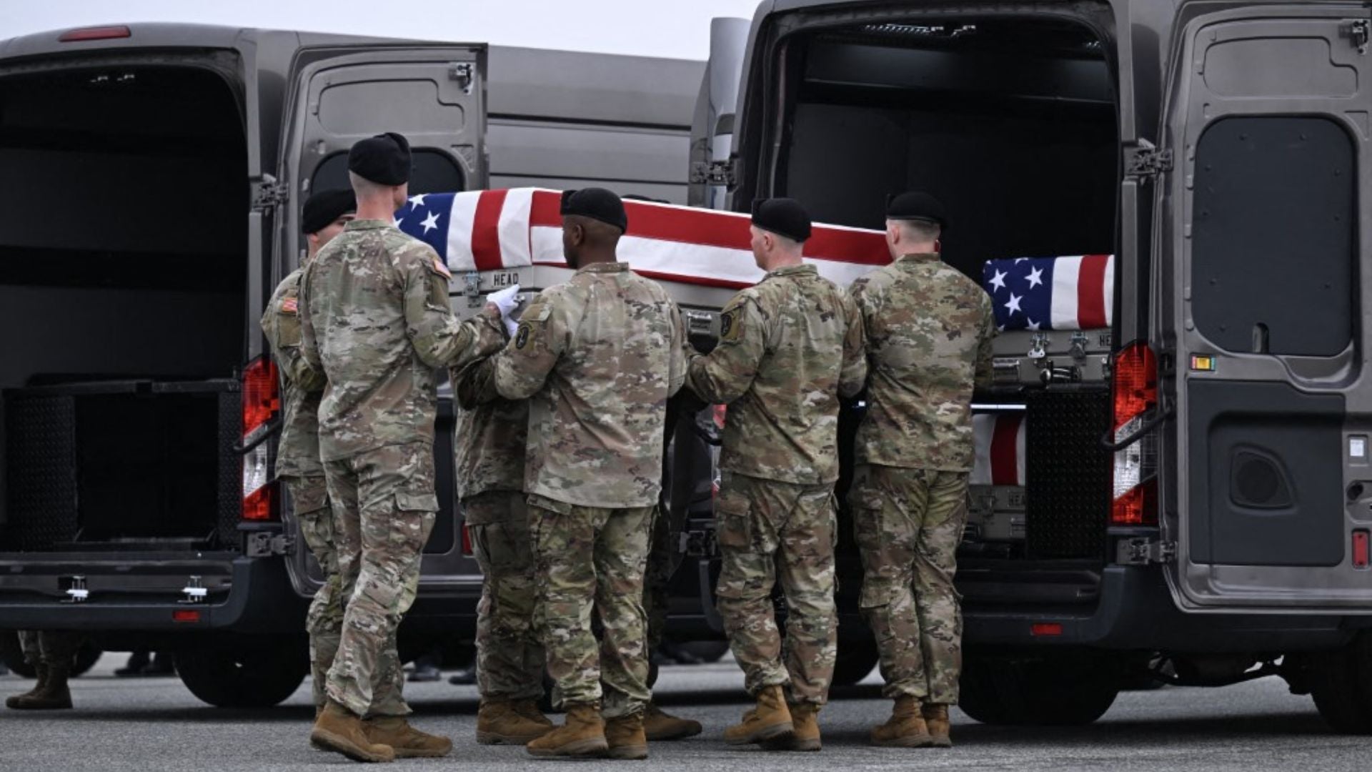 Luto por muerte de militares de Estados Unidos tras ataques contra régimen de Irán. (AFP)