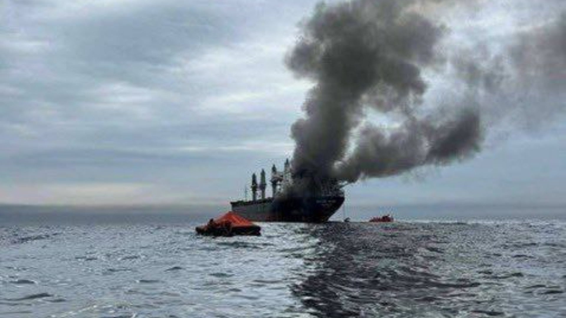 Régimen de Irán ataca embarcaciones en el estrecho de Ormuz - Foto: EFE