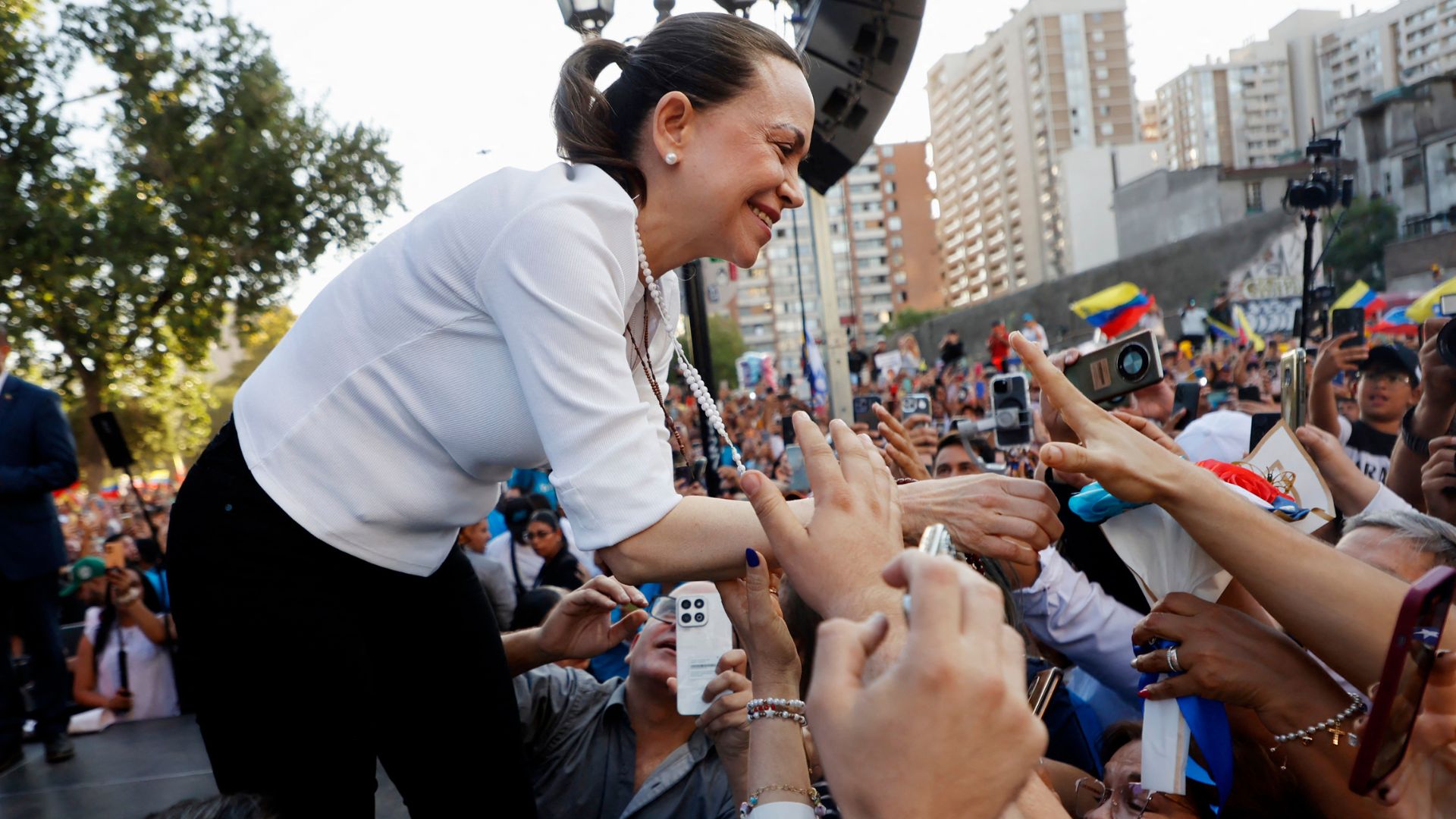 María Corina Machado durante una multitudinaria concentración en Santiago de Chile - Foto AFP