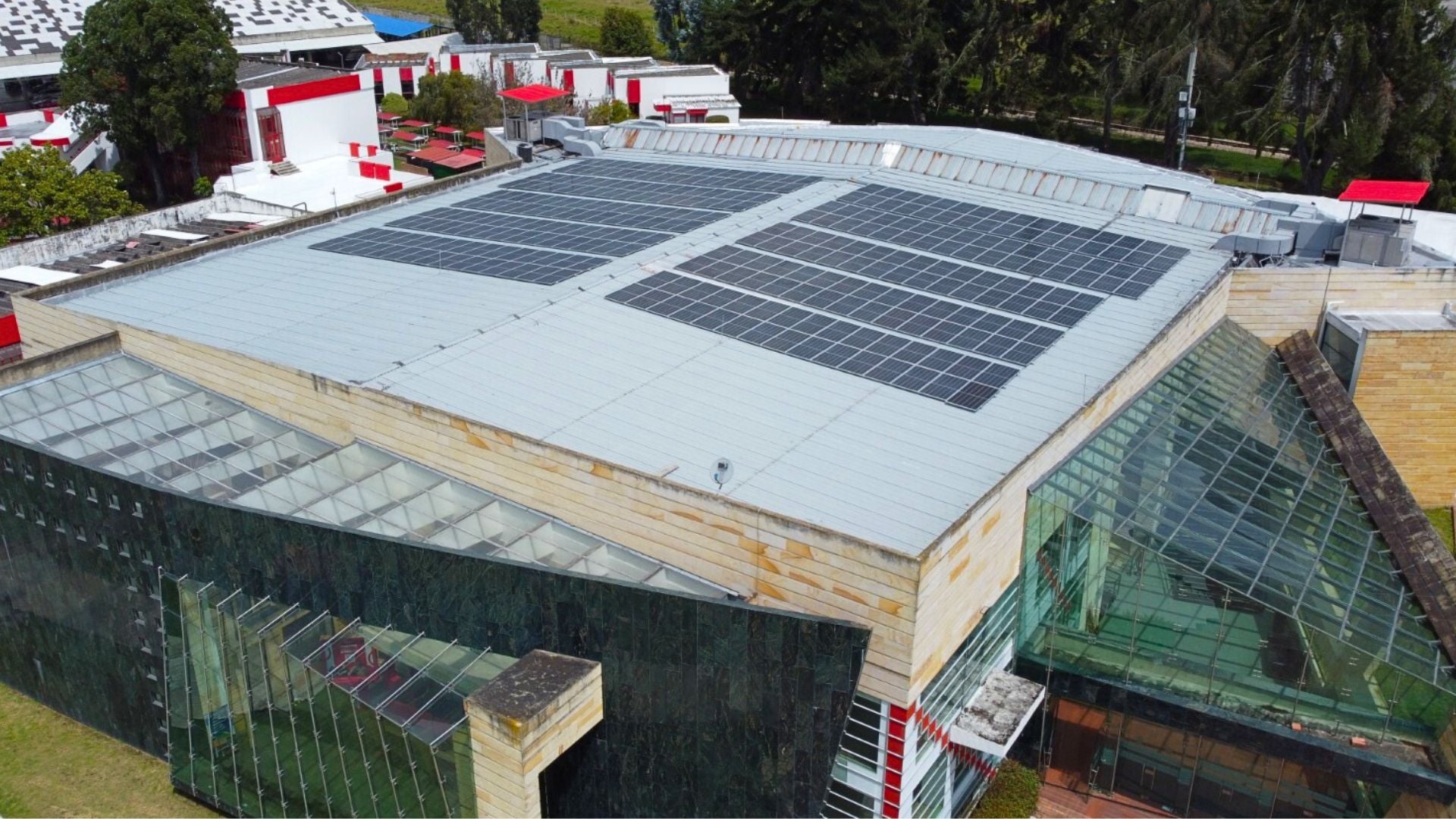 Planta Solar Fotovoltaica Camilo Arango Rueda - Foto UNICOC