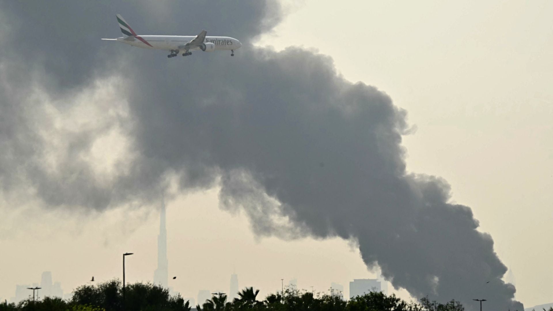 Ataques del régimen de Irán alcanzaron el Aeropuerto Internacional de Dubái - Foto AFP