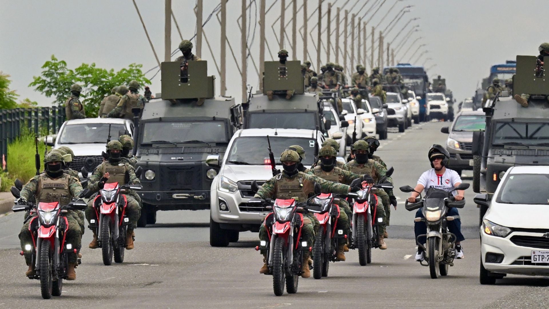 Detienen a más de 250 personas durante primer día de toque de queda anticrimen en Ecuador - AFP