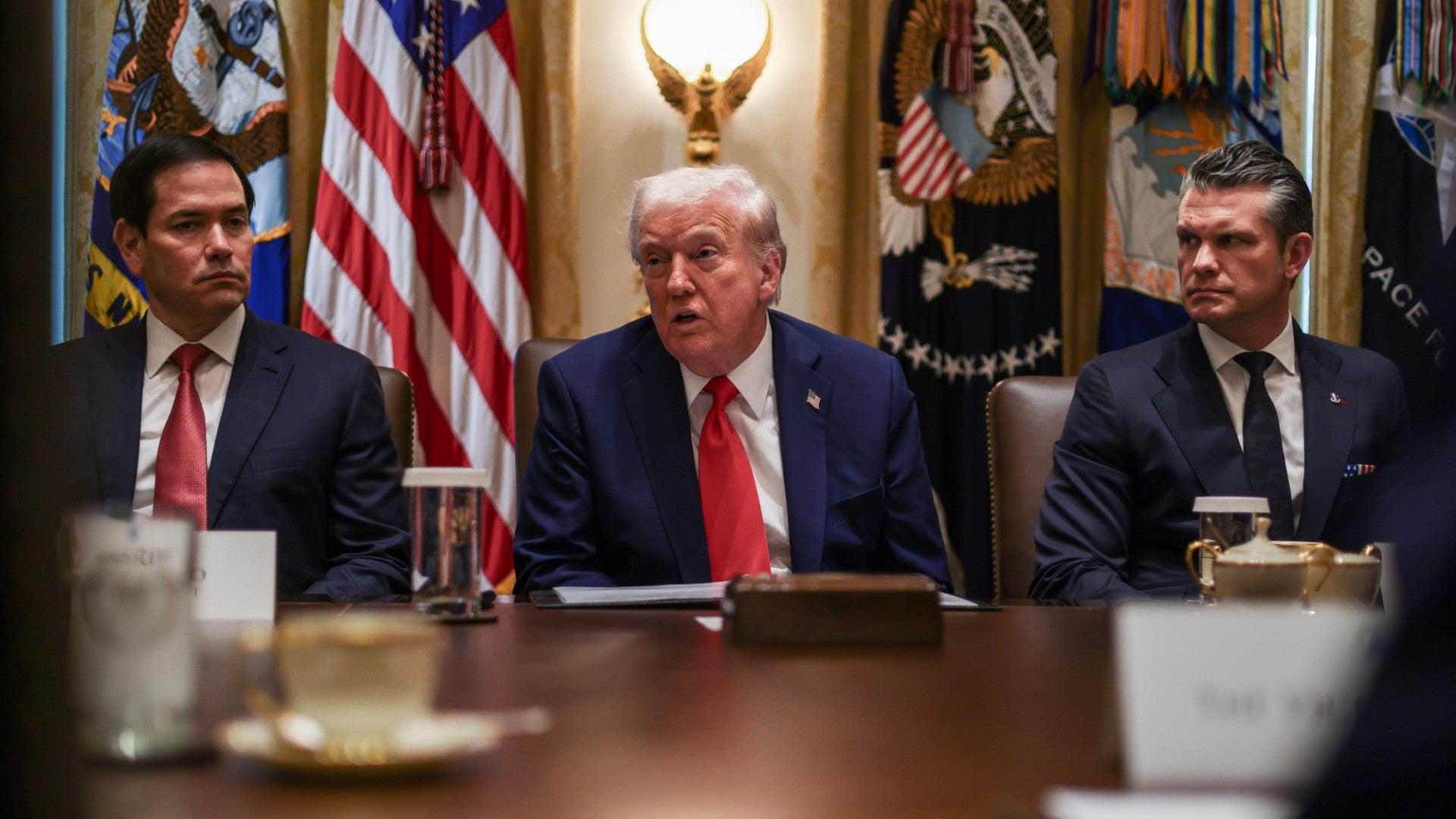 Marco Rubio, Secretario de Estado; Donald Trump, presidente de EE. UU., y Pete Hegseth, secretario de Guerra - Foto: EFE