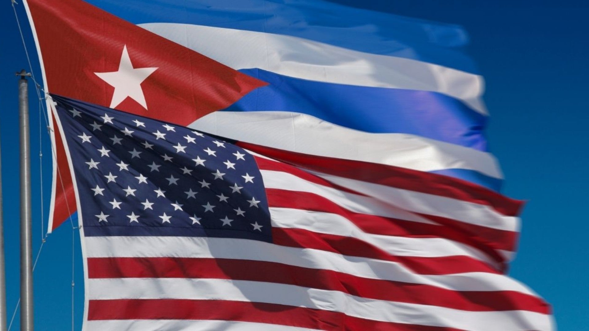 Banderas de EEUU y Cuba (Canva)