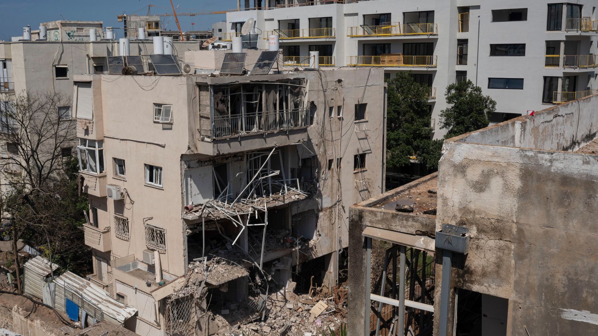 Misil del régimen iraní impacta edificio en Tel Aviv - Foto EFE