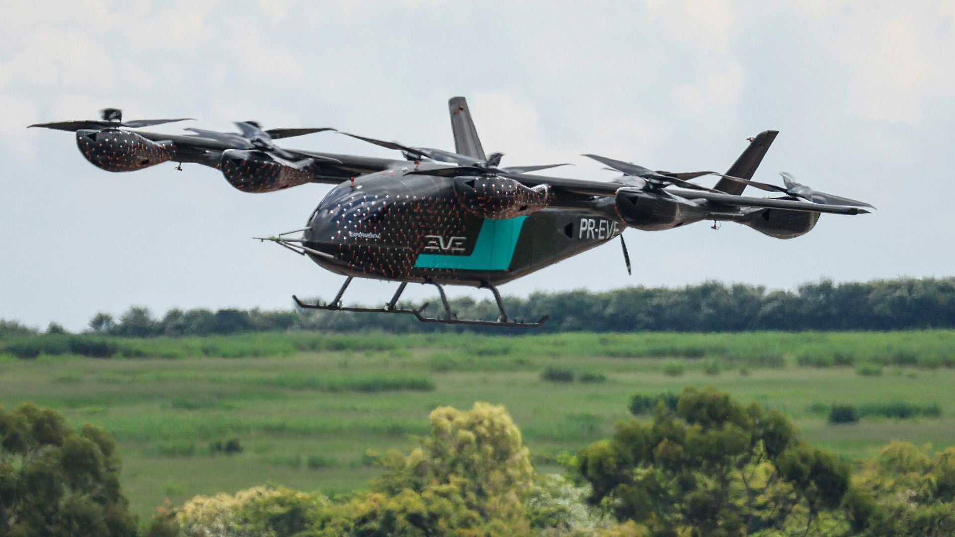 El primer avión de combate supersónico fabricado en Brasil- EFE