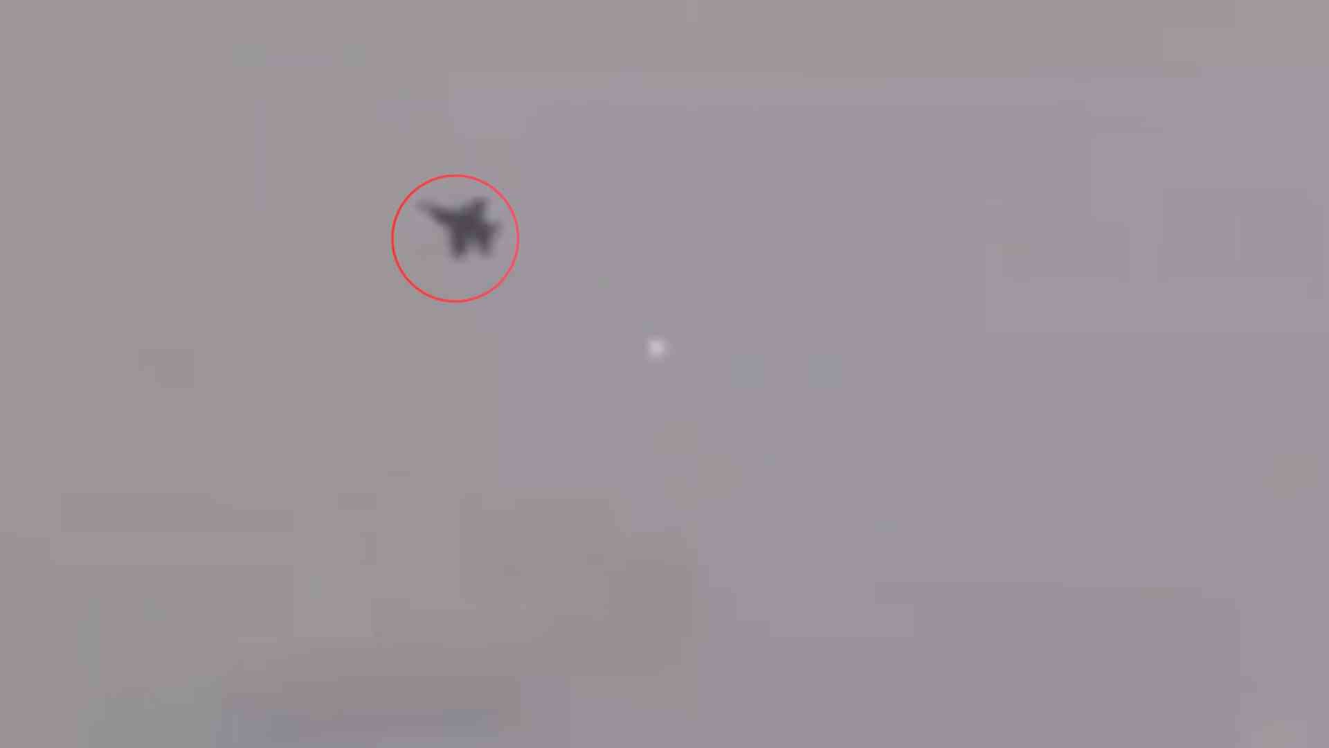 Supuesto a ataque del régimen iraní contra avión FA-18 de EE. UU. - Captura de video