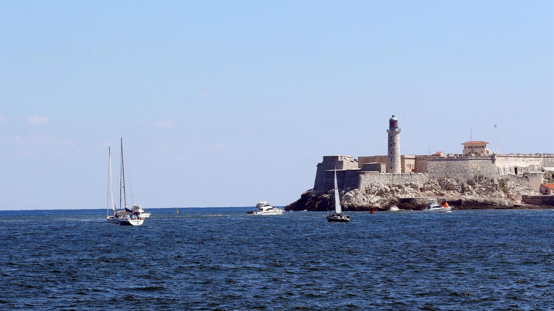 Veleros en aguas de Cuba - Foto de referencia: EFE