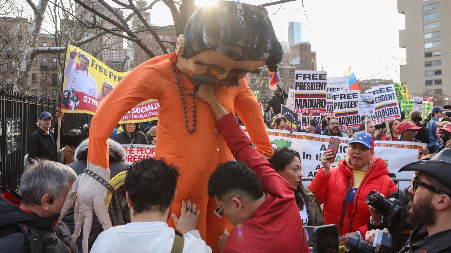 Manifestación en Nueva York en medio de segunda audiencia de Maduro ante la justicia de Estados Unidos. (EFE)