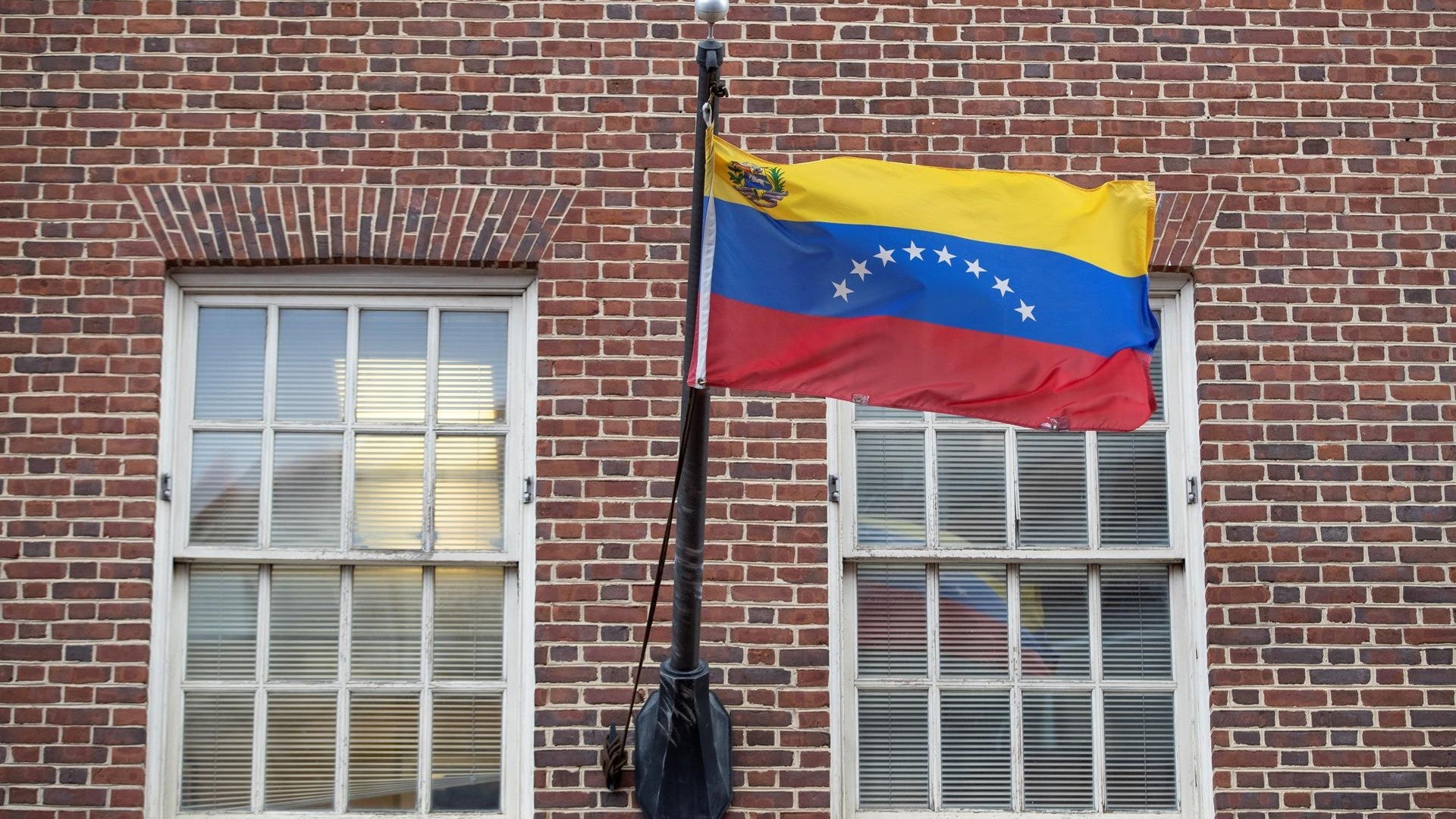 Embajada de Venezuela en EE. UU. - Foto: EFE