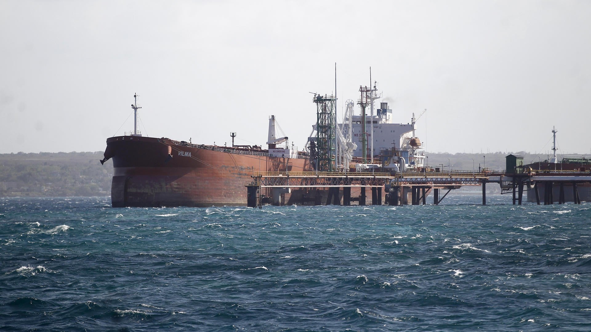 Buque ruso cargado con cerca de 730 mil barriles de petróleo llegó a Cuba. (EFE)