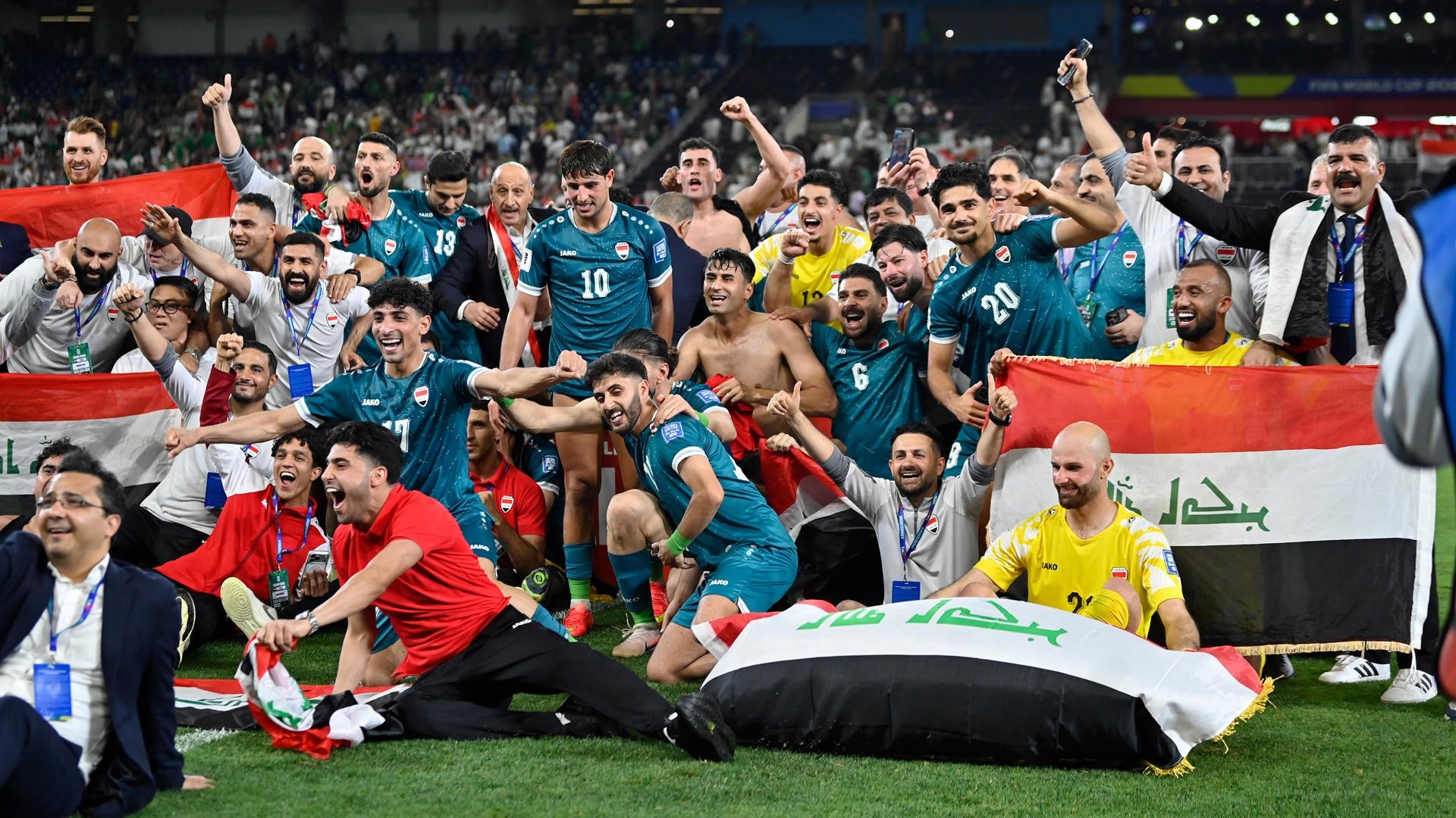 Jugadores de Irán celebran clasificación al Mundial 2026 (EFE)