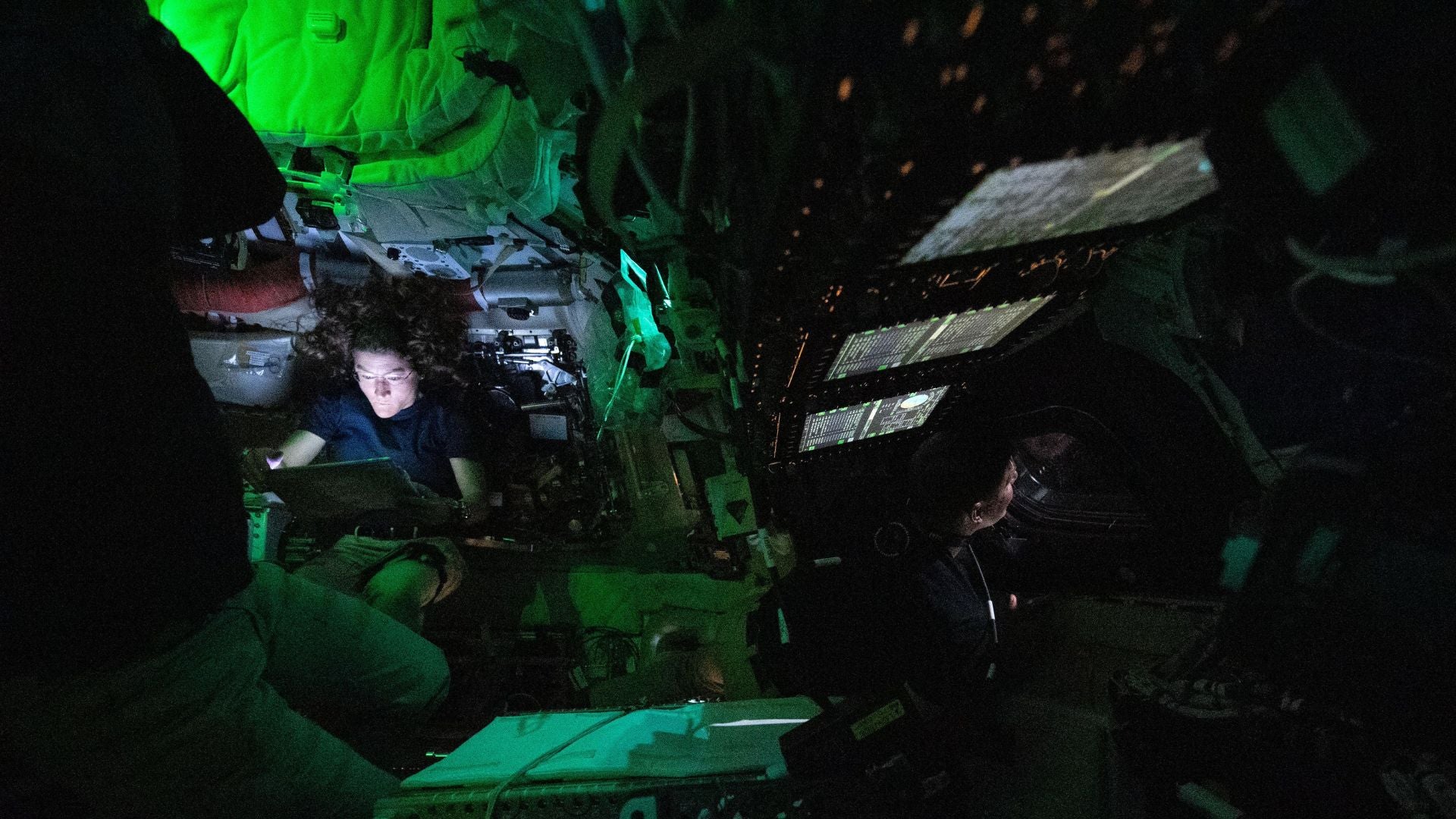 Astronautas de Artemis II envían su primer mensaje a la Tierra: "Tuve la sensación de que estábamos cayendo del cielo"