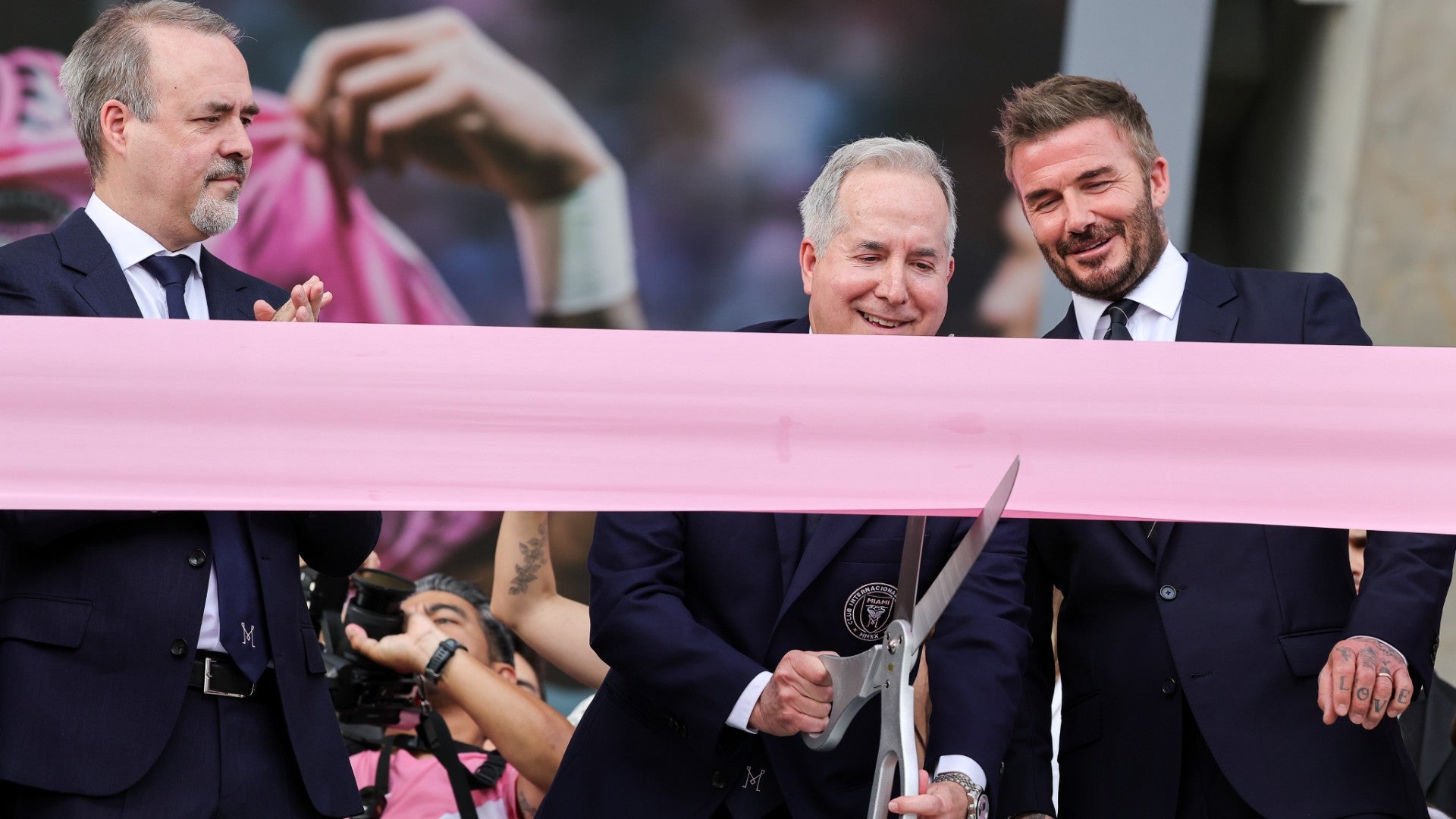 José Mas Santos, Jorge Mas Santos y David Beckham, en la inauguración del Nu Stadium - Foto: EFE
