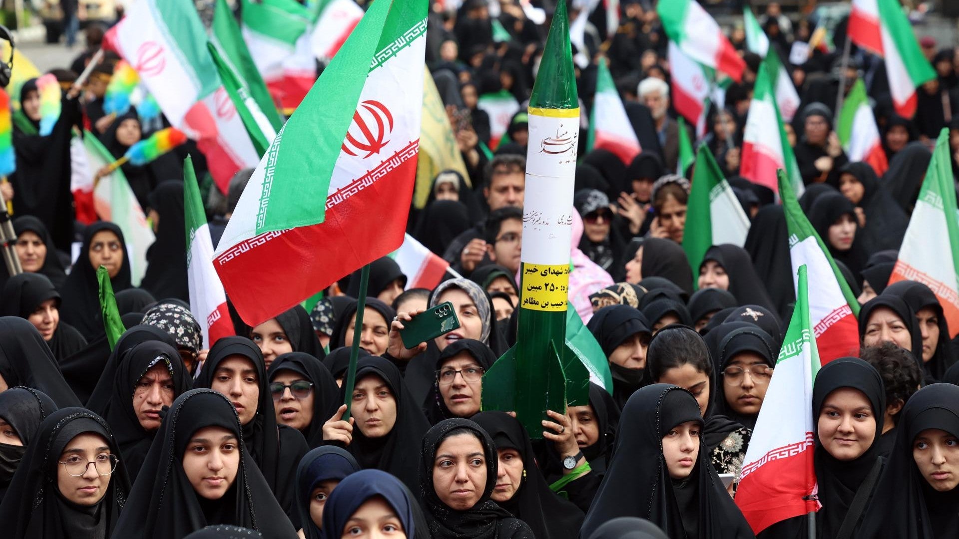 Manifestantes en Teherán, Irán - Foto: EFE