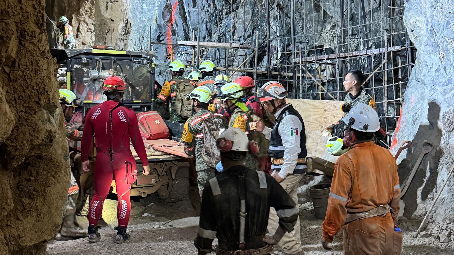 Rescate de un minero en Sinaloa (México) - Foto EFE