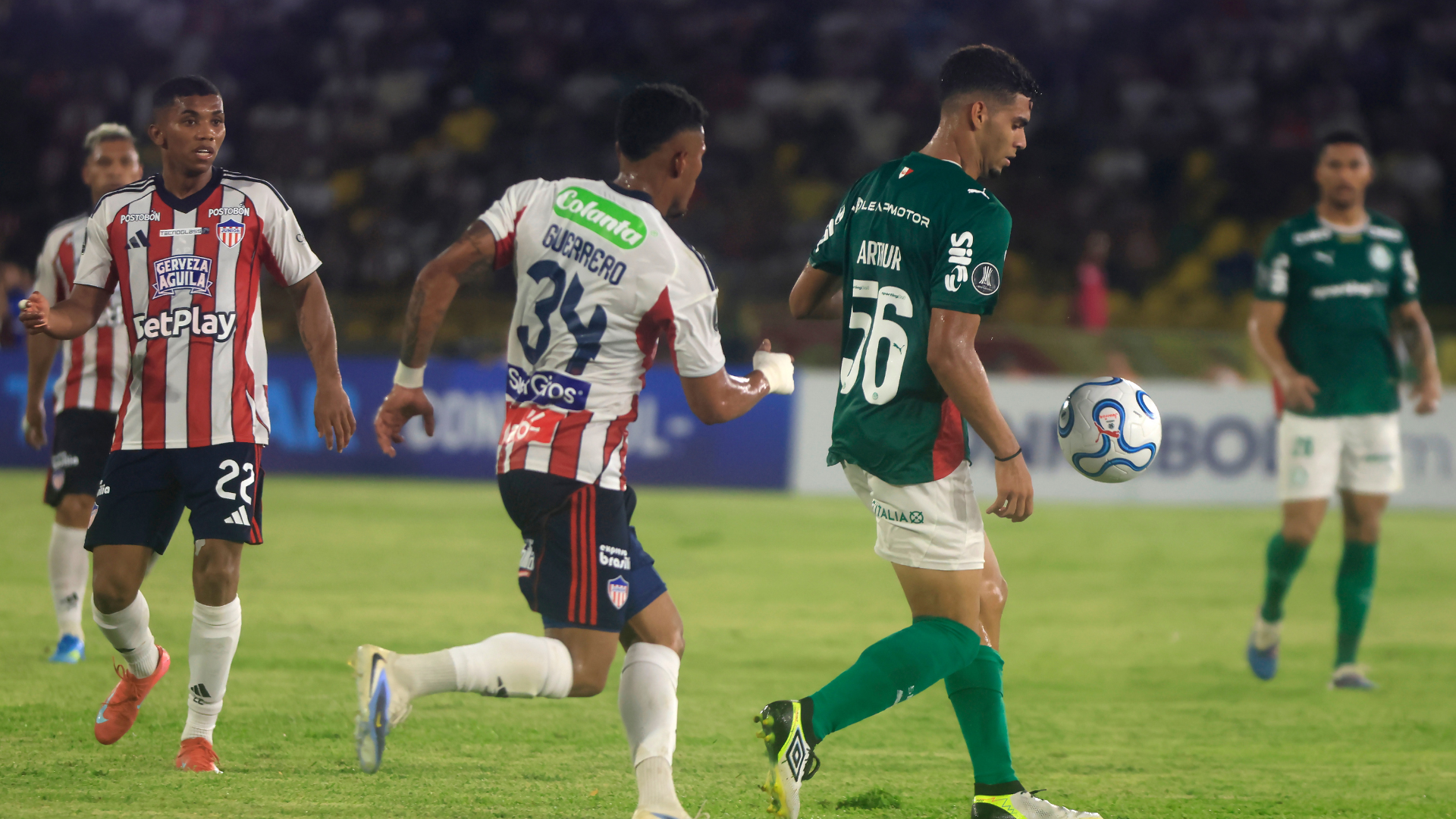 Partido entre el Junior y el Palmeiras en la Copa Libertadores | Foto: EFE