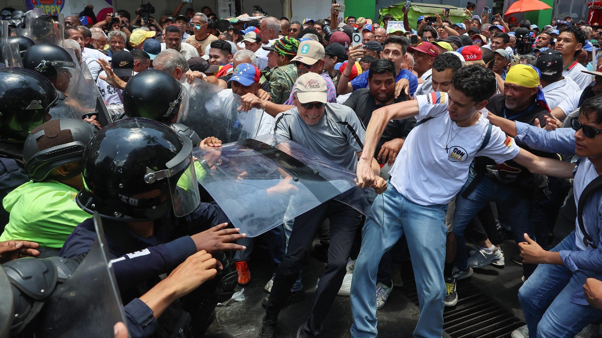 Represión a la manifestación de los trabajadores en Venezuela / FOTO: EFE