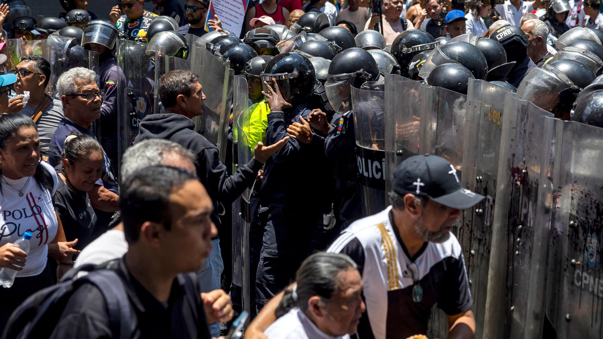 Represión en las marchas de los trabajadores en Venezuela / FOTO: EFE