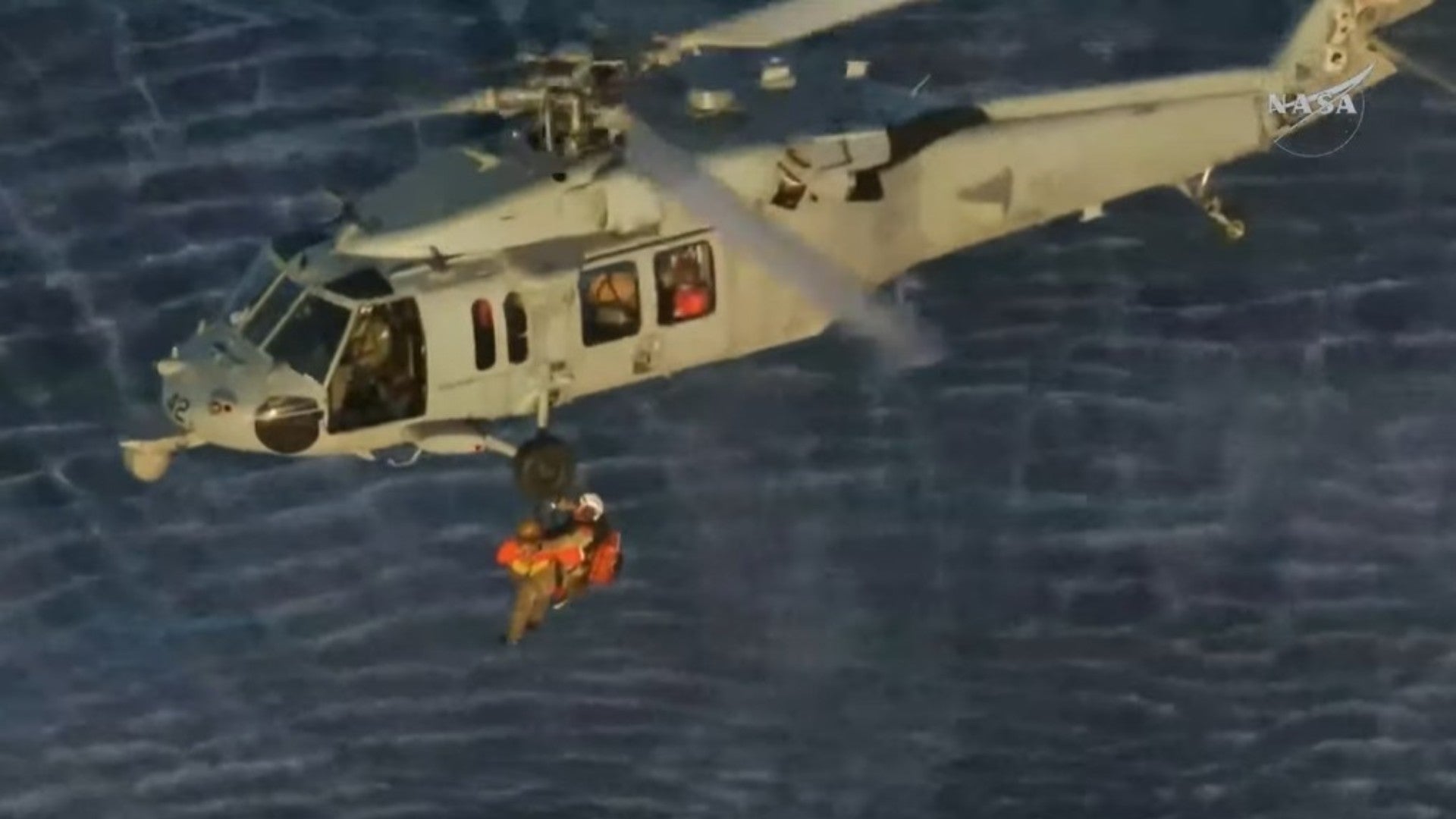 Rescate de los cuatro astronautas de la misión Artemis II de la NASA en el océano Pacífico - Foto: EFE