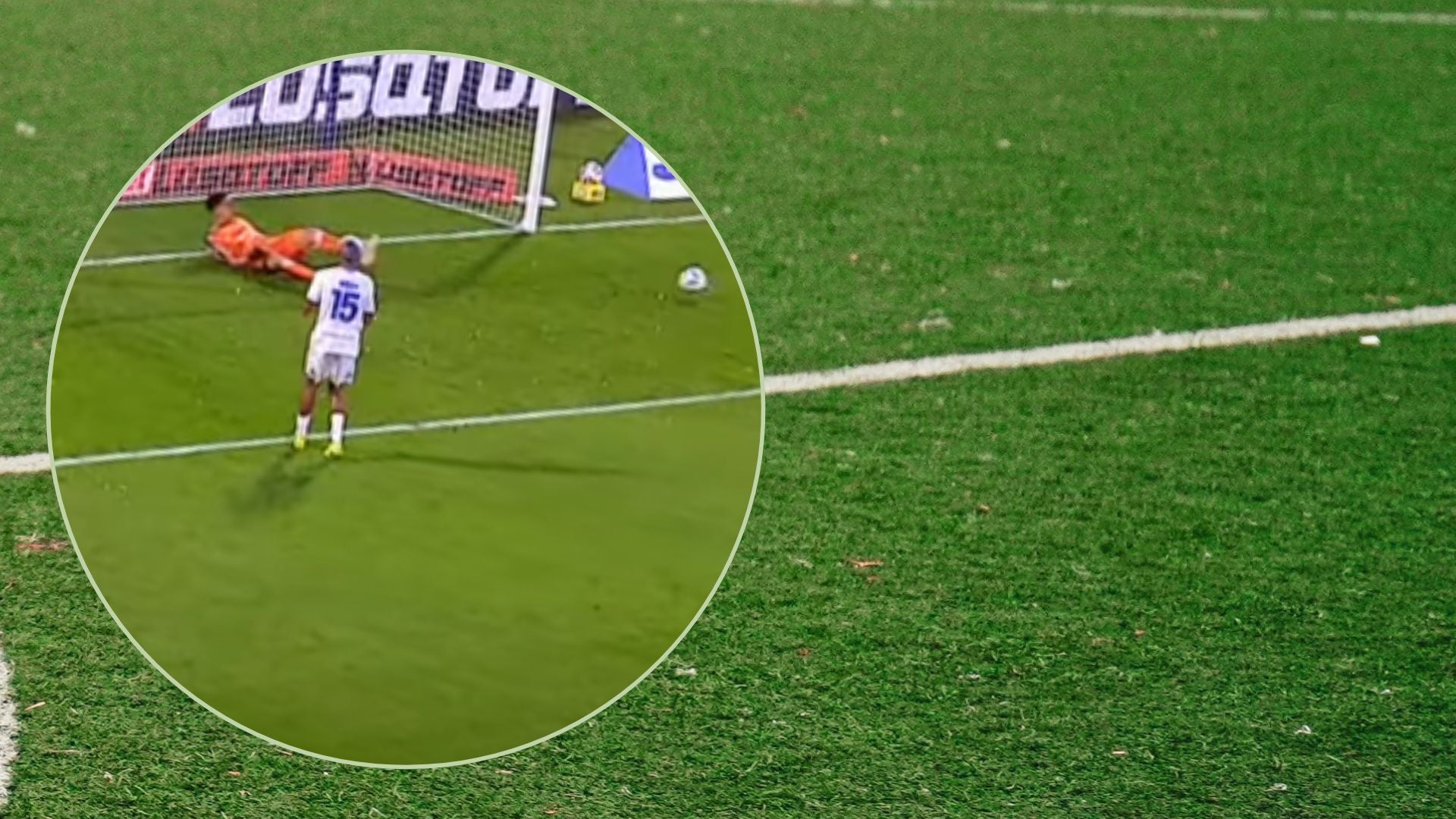 Partido entre Vélez Sarsfield vs. Central Córdoba / Cancha de fútbol - Fotos: X / Pexels