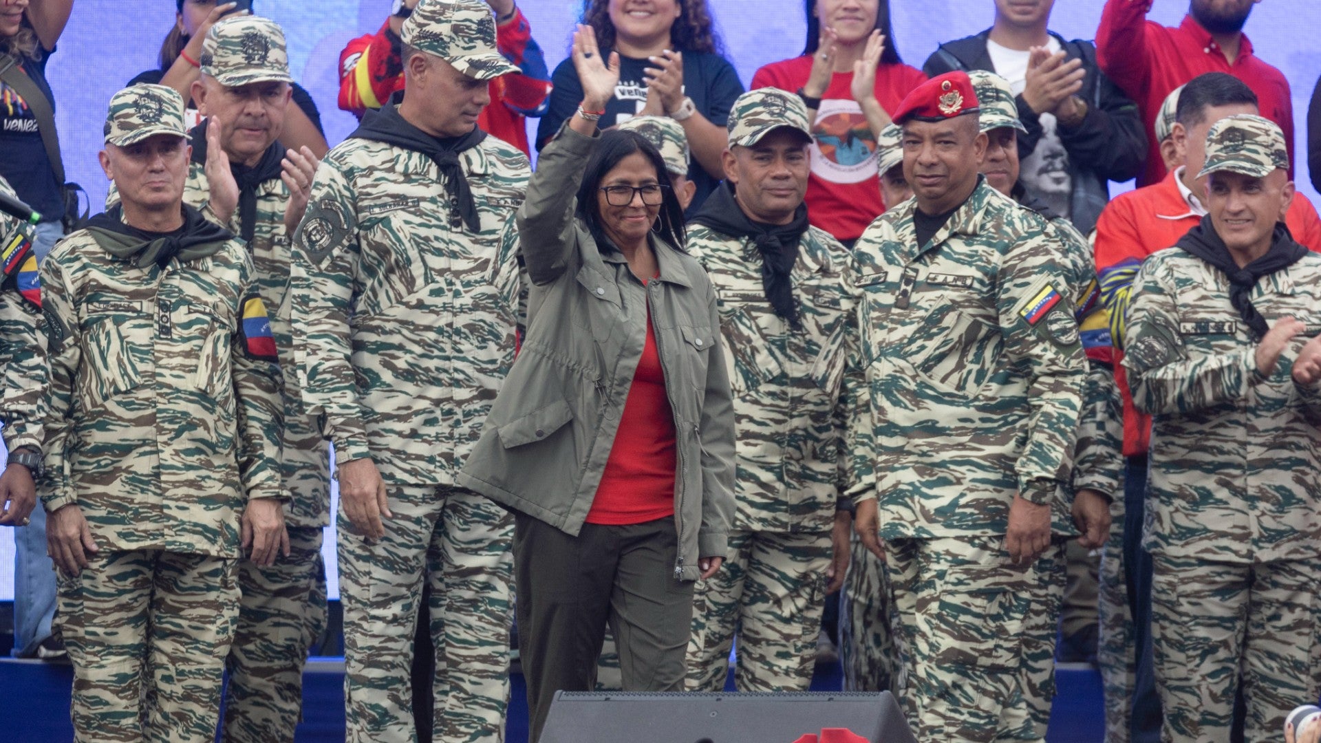 Delcy Rodríguez, jefe encargada del régimen venezolano junto a militares, cómplices de la dictadura en Venezuela - Foto: EFE