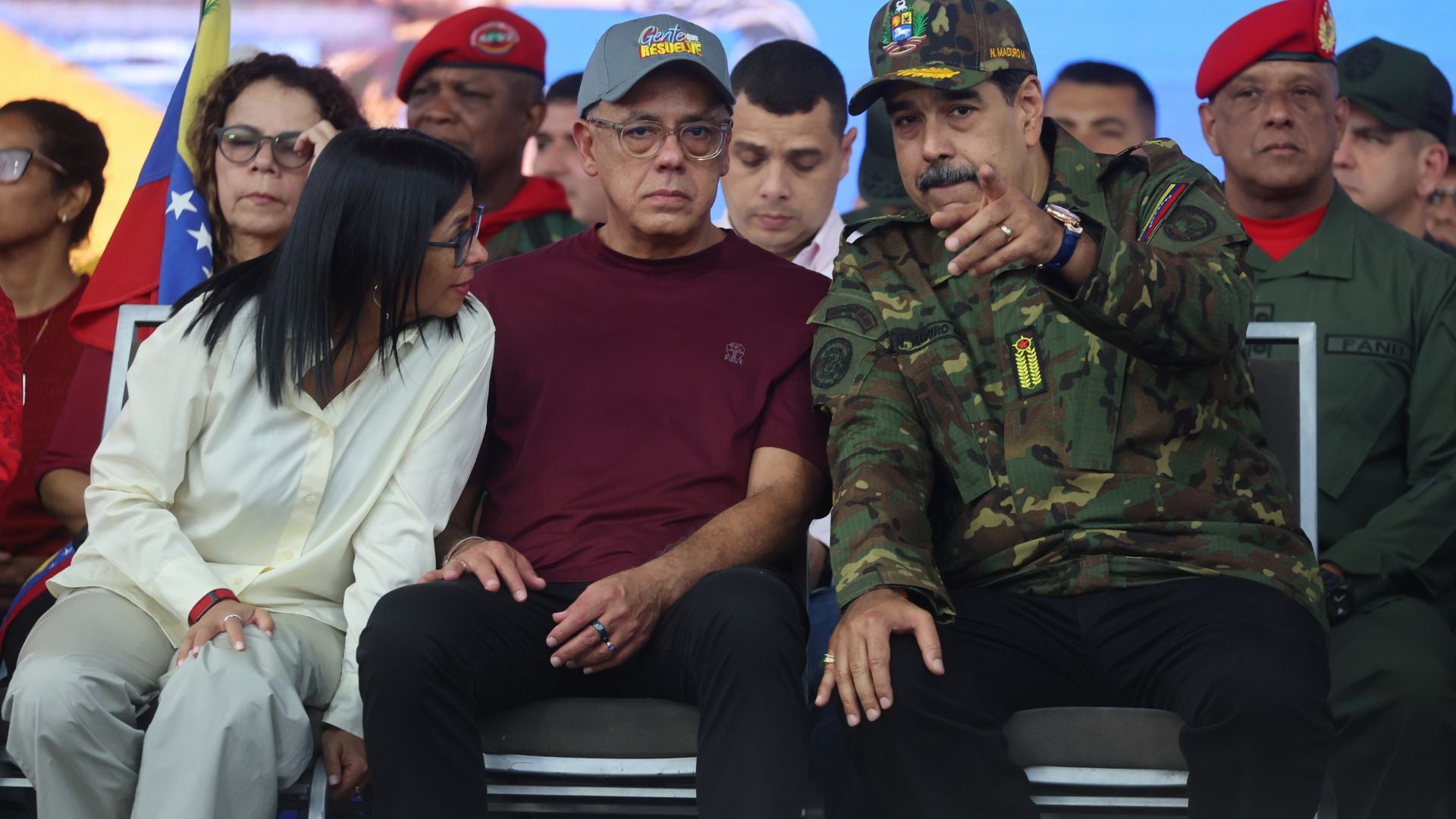 Delcy Rodríguez, jefe encargada del régimen venezolano, junto a Jorge Rodríguez (su hermano), presidente de la ilegítima AN y Nicolás Maduro, dictador de Venezuela - Foto: EFE