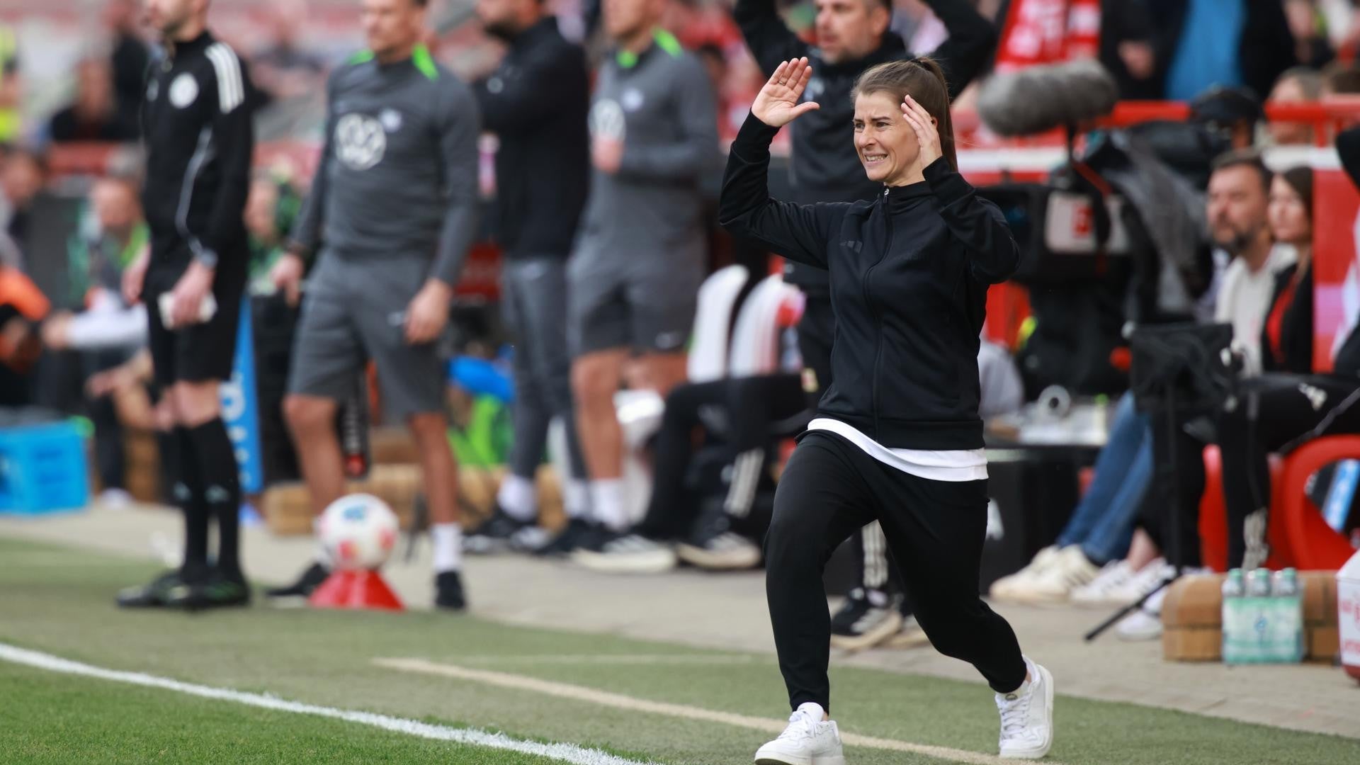 Marie-Louise Eta, primera entrenadora en dirigir un equipo en la Bundesliga / FOTO: EFE