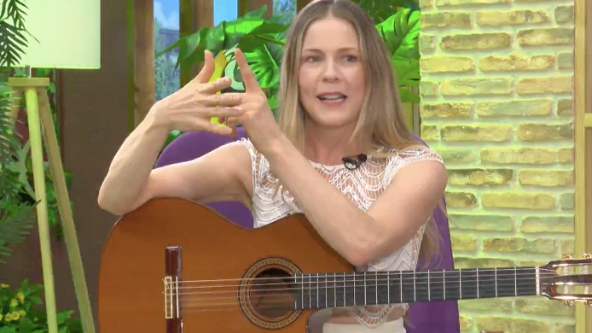 Katie James, cantante colombiana.