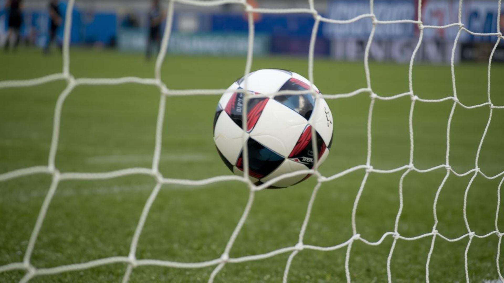 Gol durante partido de fútbol - Foto Canva de referencia