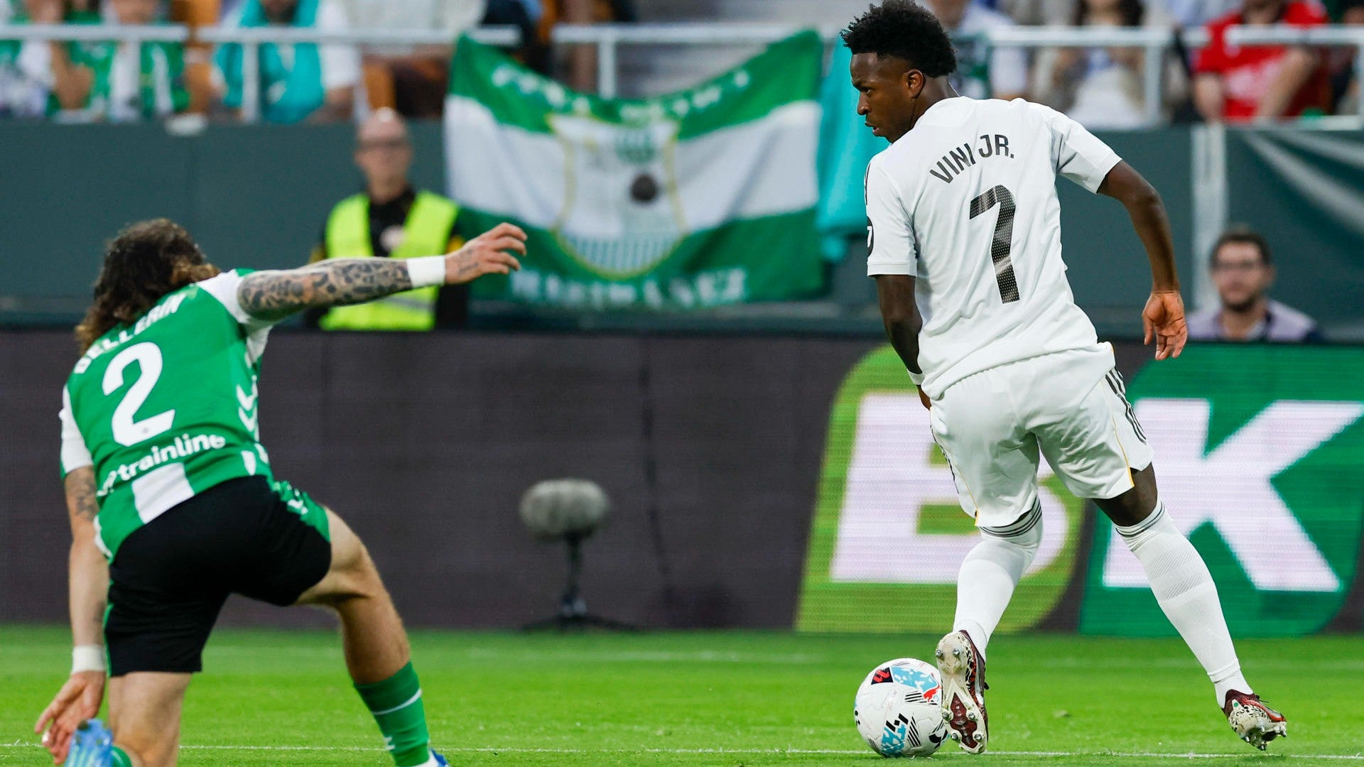 Vinicius en partido ante el Betis en España. (EFE)