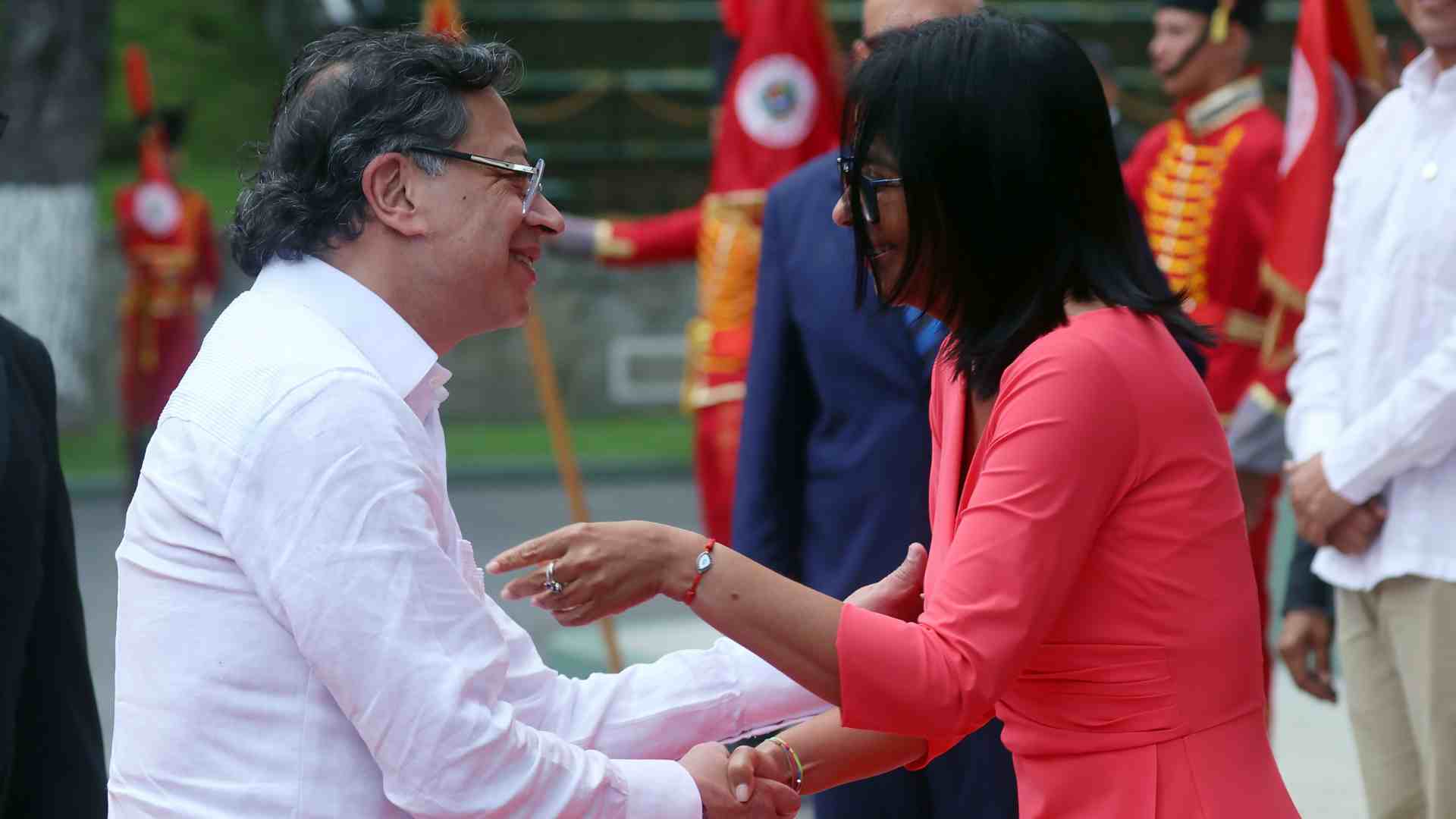 Gustavo Petro y Delcy Rodríguez - EFE