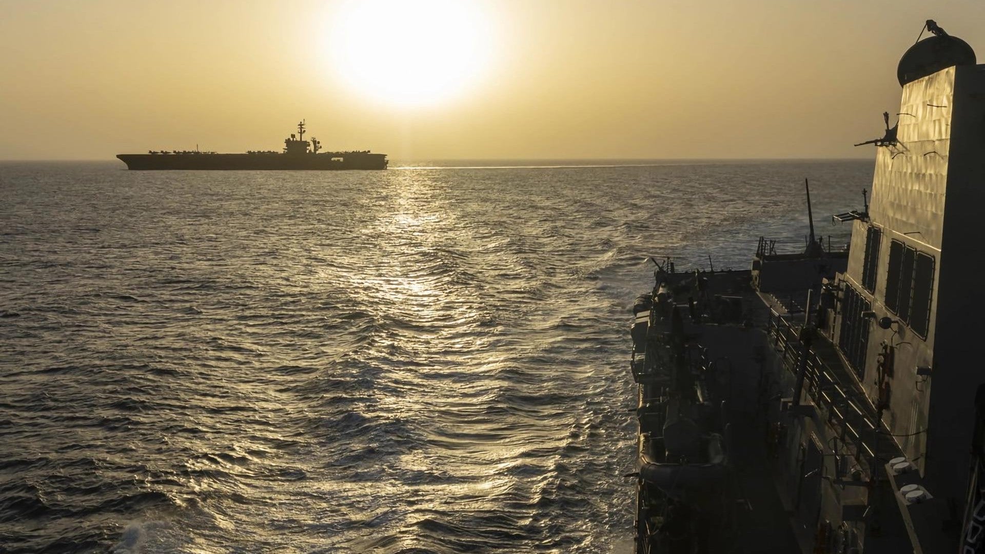 Fotografía tomada de la cuenta oficial en X del Comando Central de Estados Unidos @CENTCOM donde se muestra el buque USS Abraham Lincoln - Foto: EFE