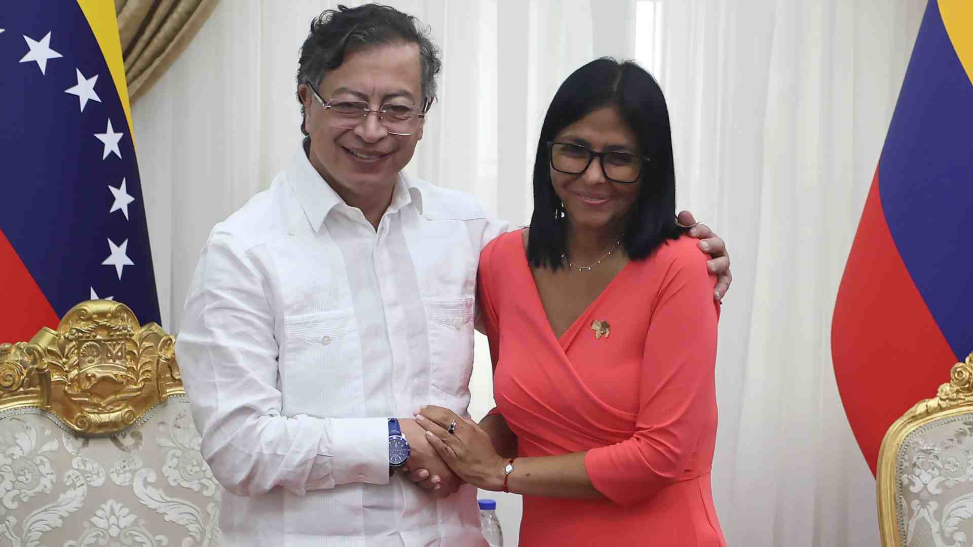 Gustavo Petro y Delcy Rodríguez - EFE