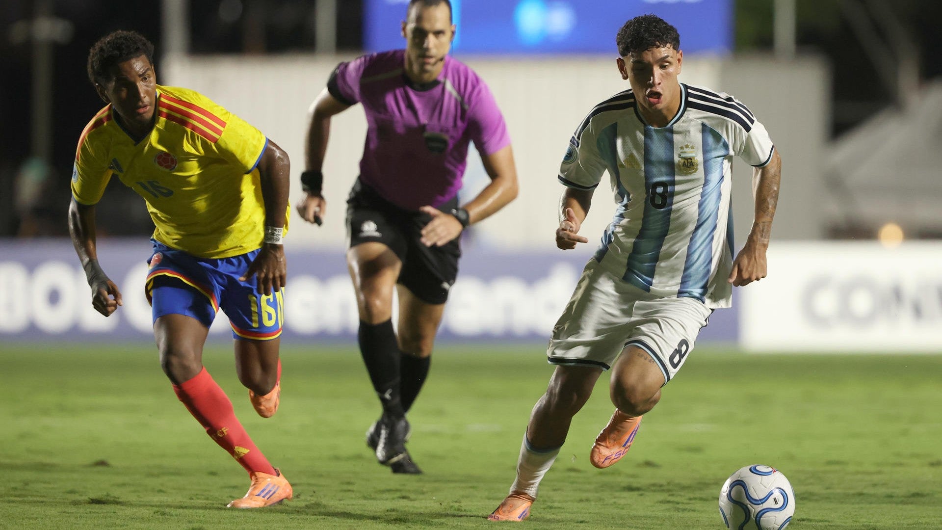 Selección argentina ante Colombia en el Sudamericano Sub-17- Foto: EFE