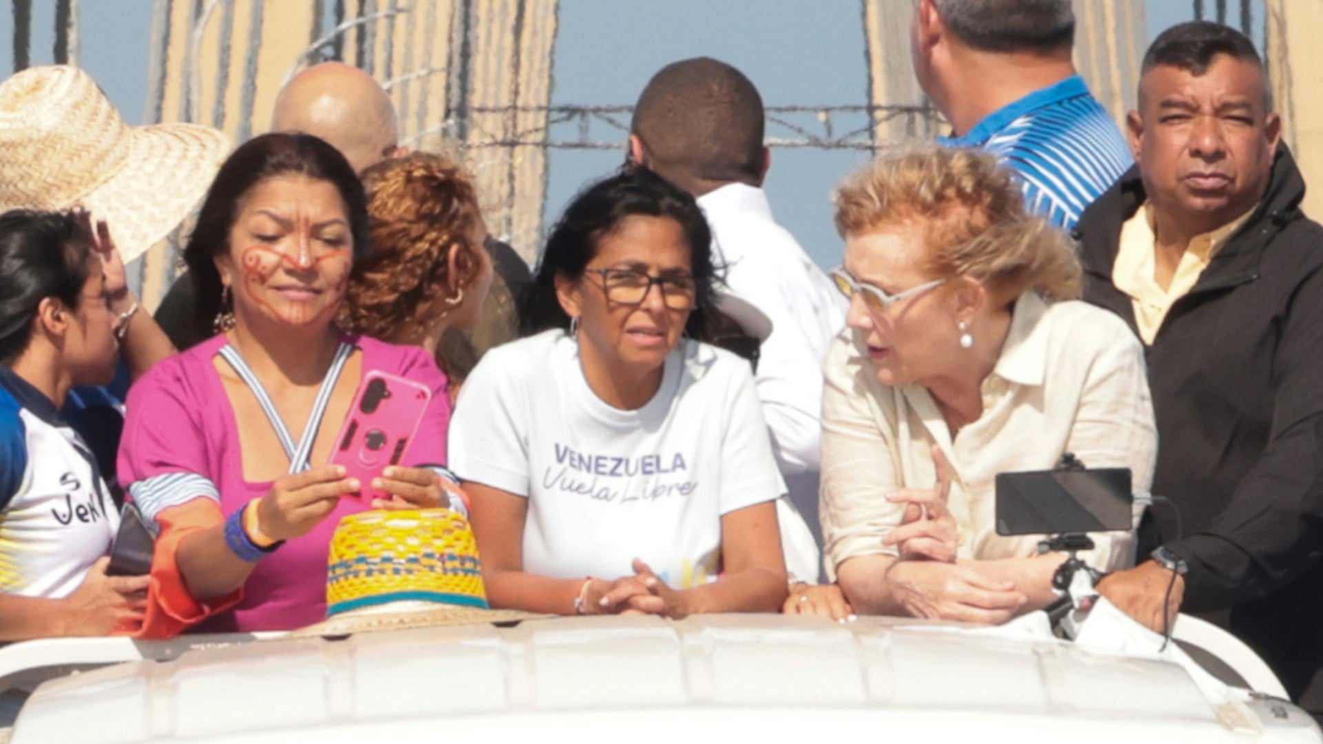 Delcy Rodríguez, jefe encargada del régimen venezolano junto a sus colaboradores - Foto: EFE