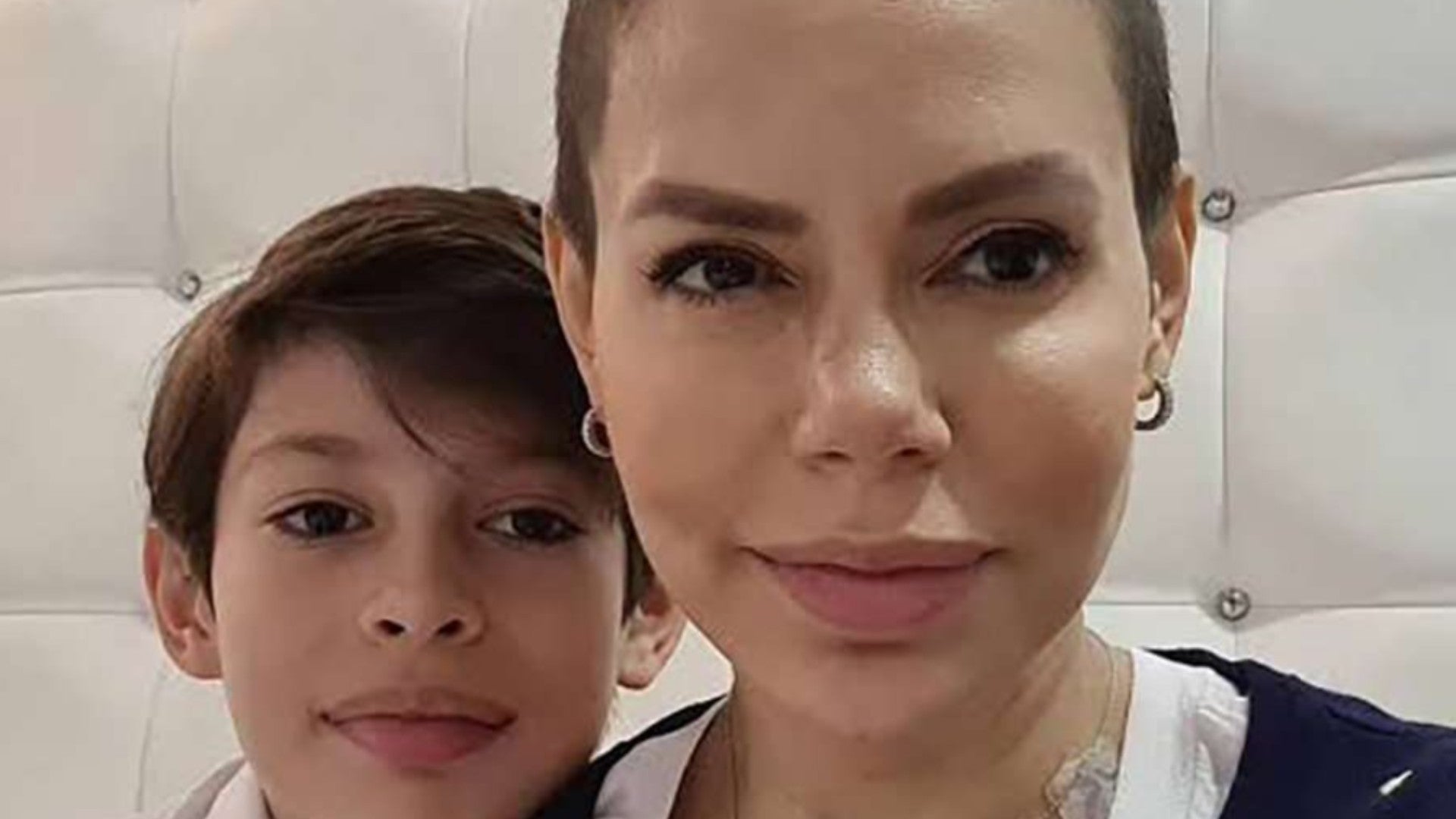 Josemith Bermúdez, presentadora y actriz venezolana junto a su hijo, Juan Cristóbal Sforzina Bermúdez - Foto: X