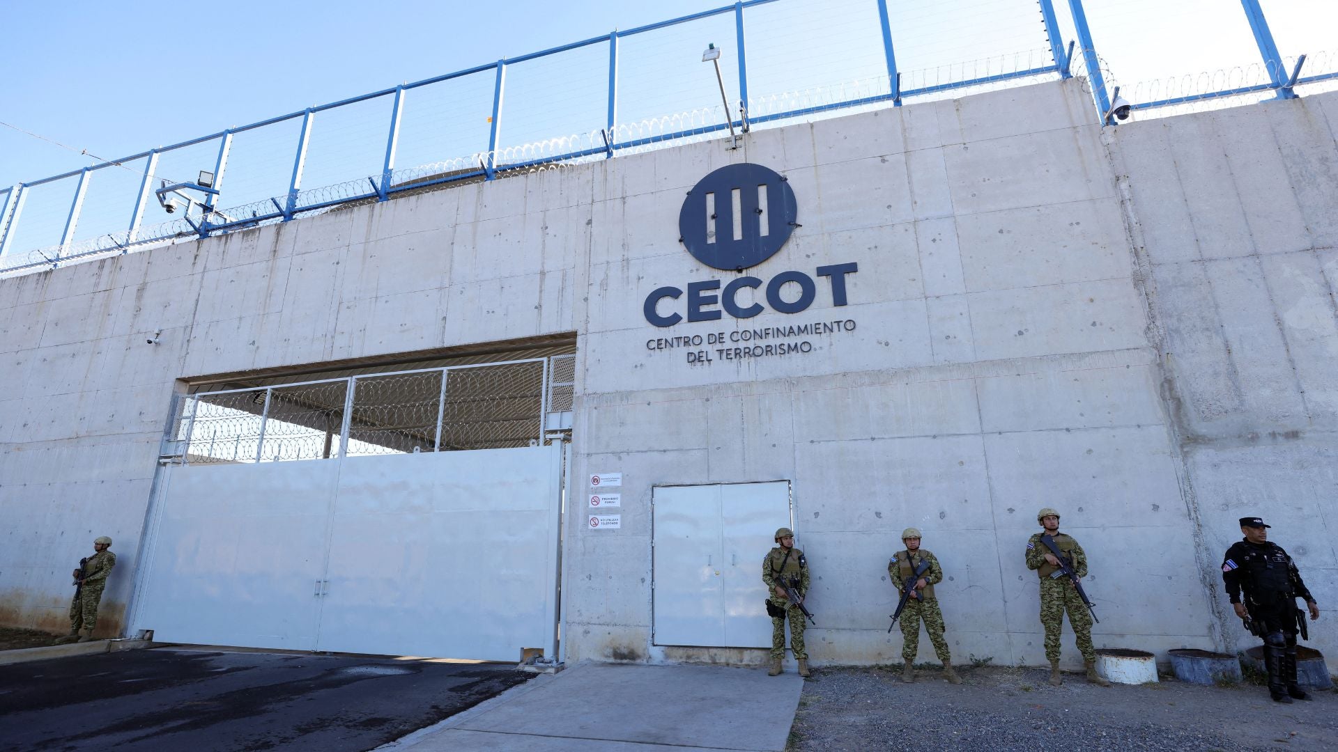 Ecuador creará una megacárcel con características similares al CECOT - Foto: AFP